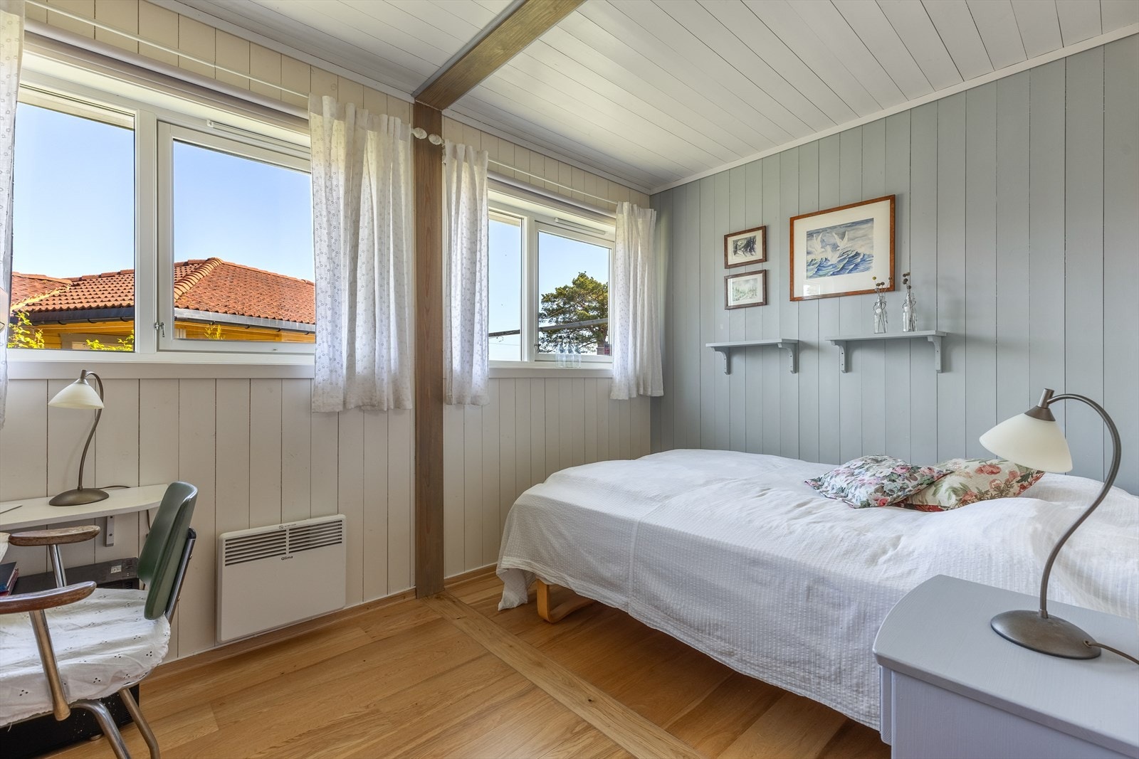 Soverom nr. 1. Her er en vegg fjernet for å få ett større soverom, istedenfor 2 mindre soverom Galleribilde