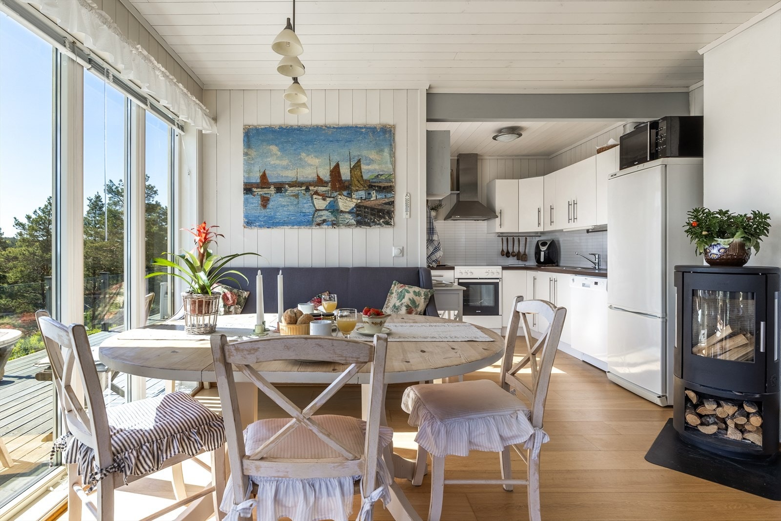 Kjøkken og stue i åpen løsning Galleribilde