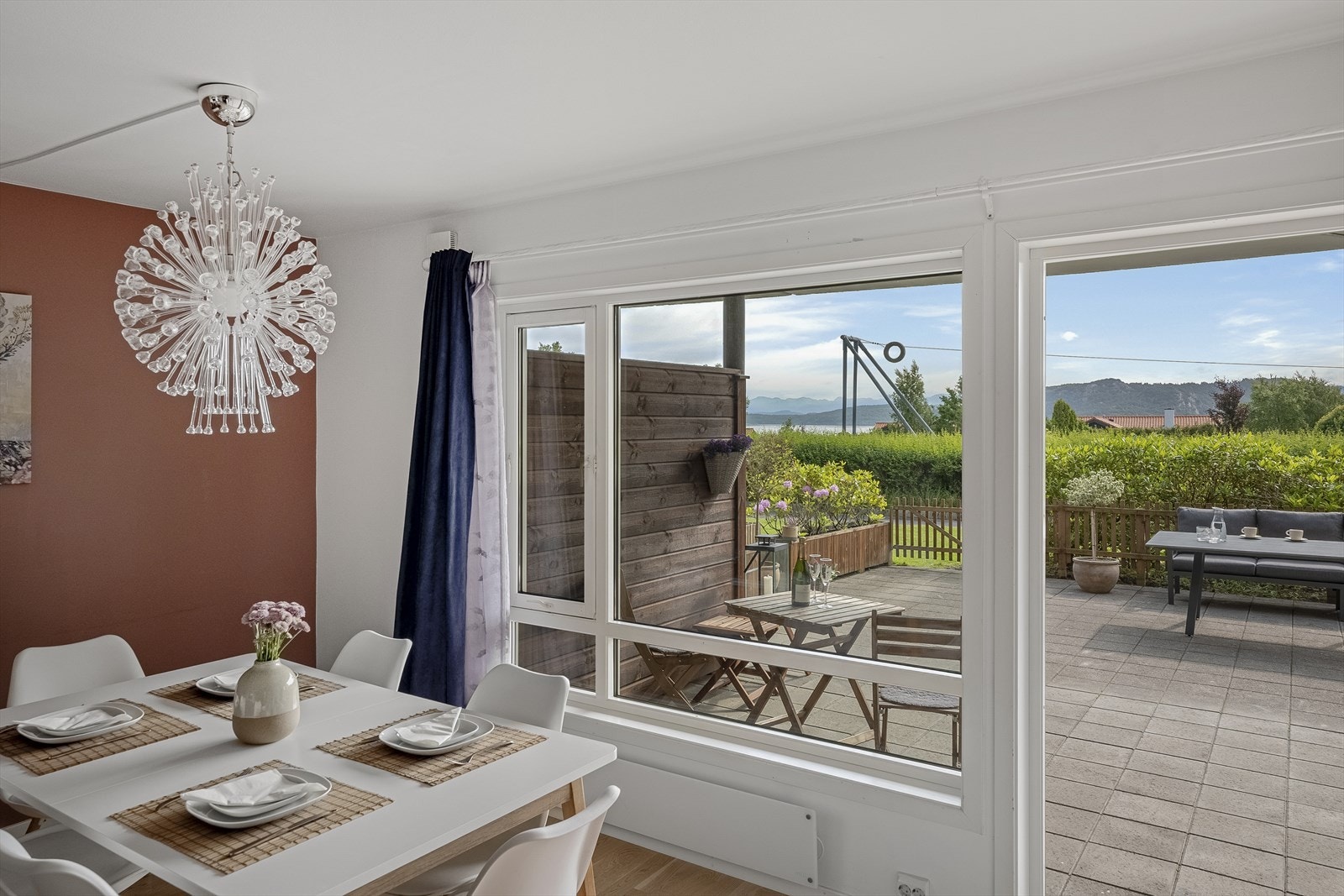 Eiendomsmegler 1 v/ Tone W. Fredriksen presenterer denne flott 3 roms leiligheten i Sørflåtveien 76 i populære Vaulenmarken, et steinkast fra sjøen! Galleribilde