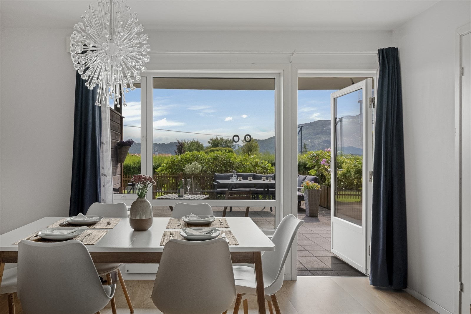 Leilighets billigenhet gir lys og sol fra to sider, øst og vest Galleribilde