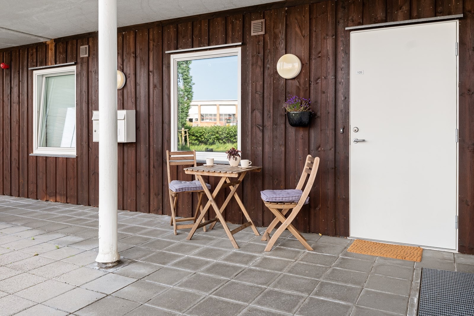 Ny inngangsdør fra 2022 Galleribilde