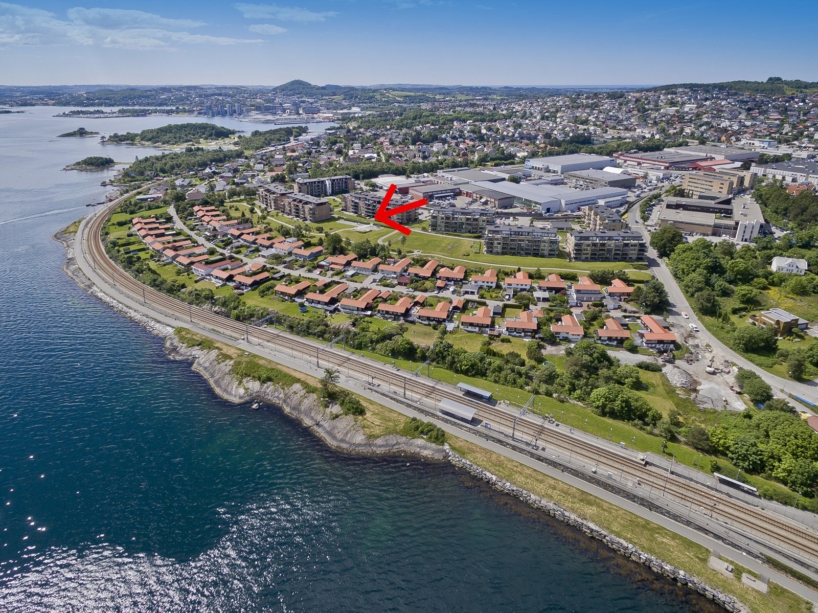 Leiligheten har attraktiv beliggenhet på Mariero med kort avstand til fjorden, kollektiv transport og alle fasiliteter Galleribilde