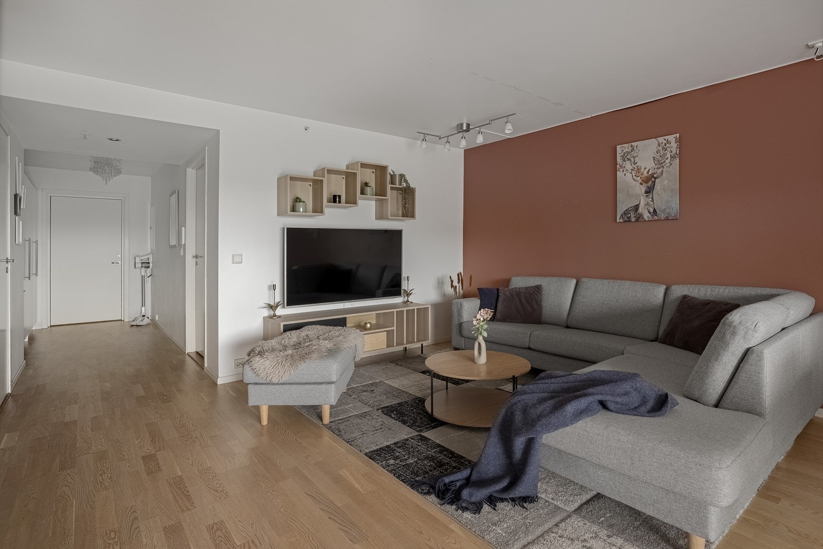 Leiligheten er lys, delikat og velholdt Galleribilde