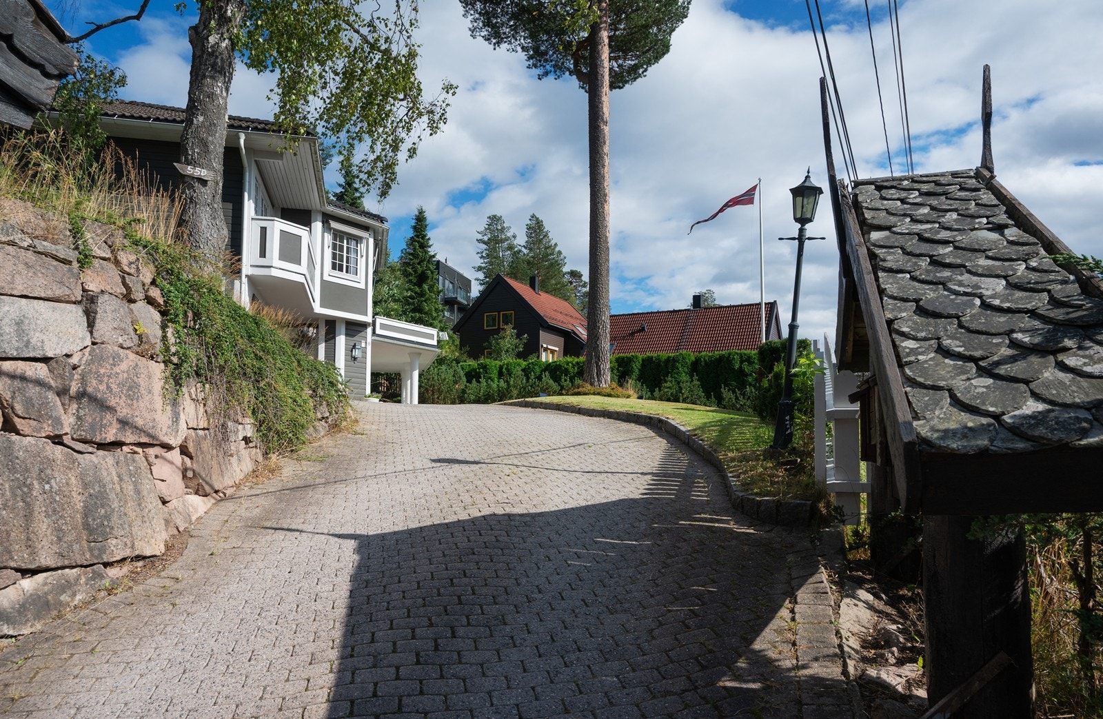 Oppkjøring fra Lillevannsveien (varmekabler i sporene - kostnad deles med naboer lenger opp i stikkveien) Galleribilde