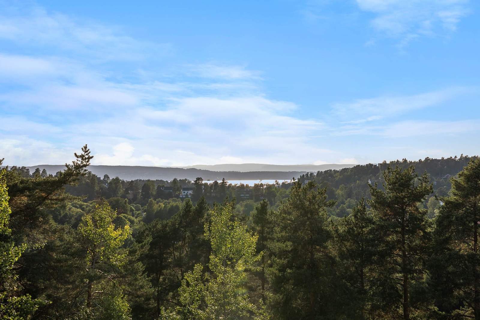 Nydelig utsikt over Oslofjorden fra balkong. Galleribilde