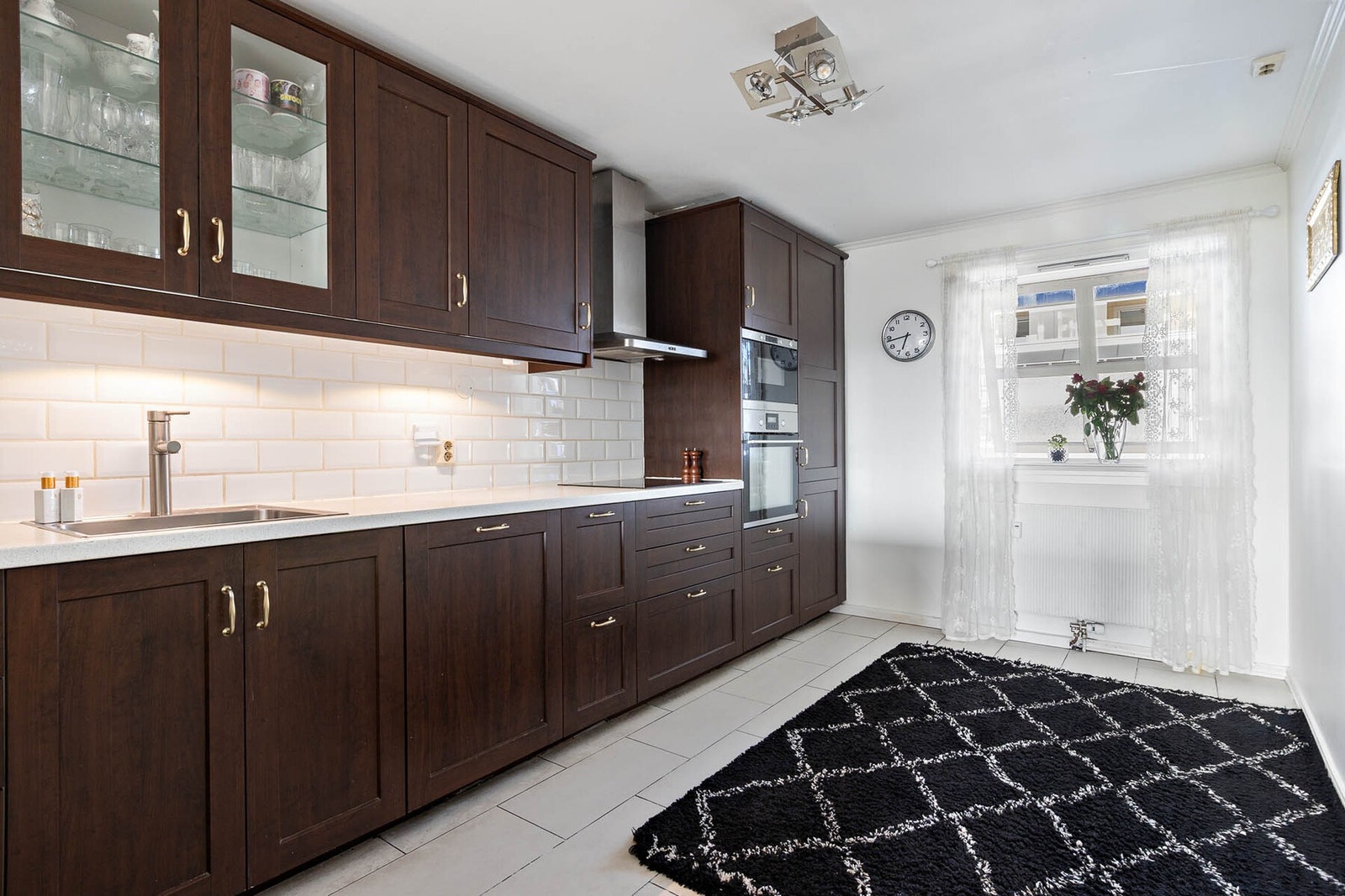 Eier opplyser at ny kjøkkeninnredning fra IKEA inkl. hvitevarer ble montert i 2017/2018 Galleribilde