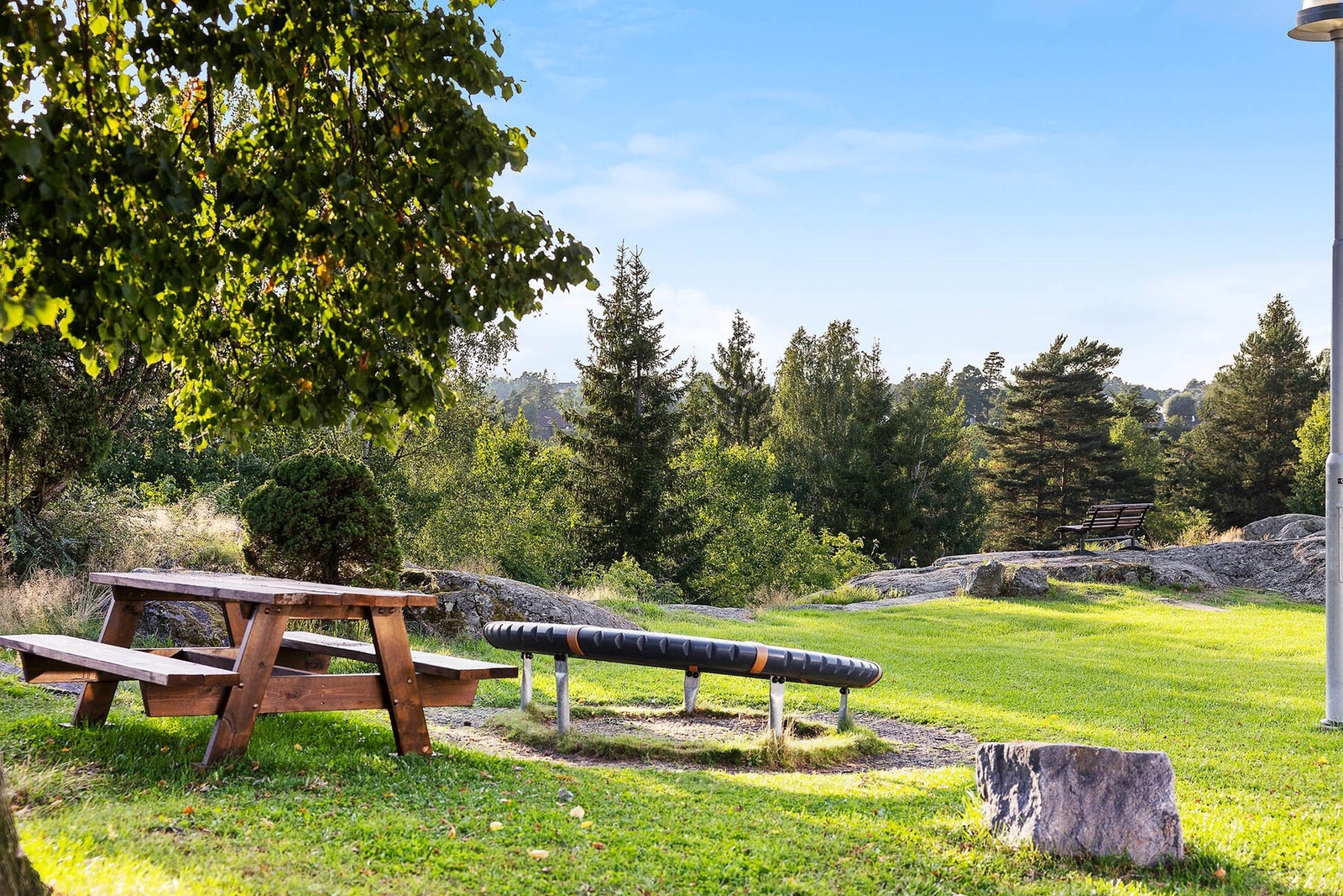 Flott uteområdet med sittegrupper. Galleribilde