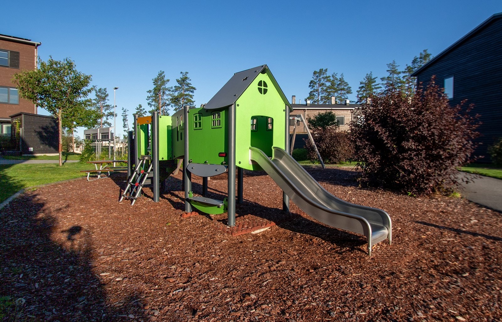 Flotte fellesområder med bla. tuftepark, pergola og lekeplasser Galleribilde