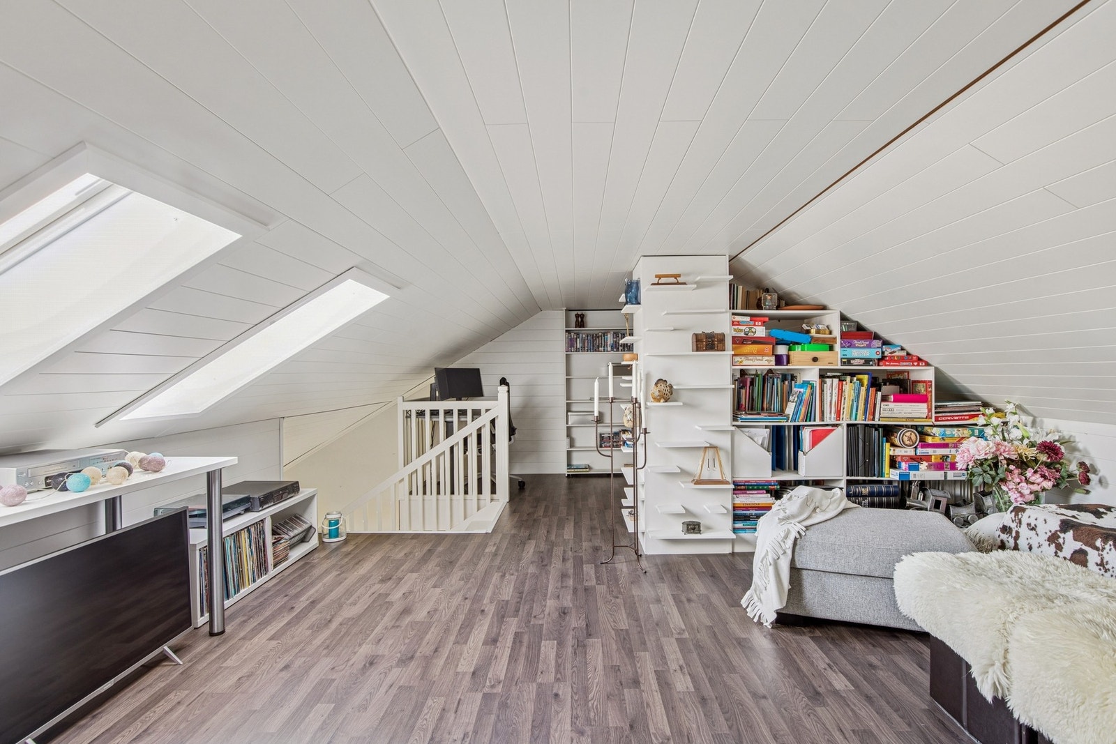 Ekstra loftrom med oppbevaringsmuligheter, alt etter behov. Galleribilde