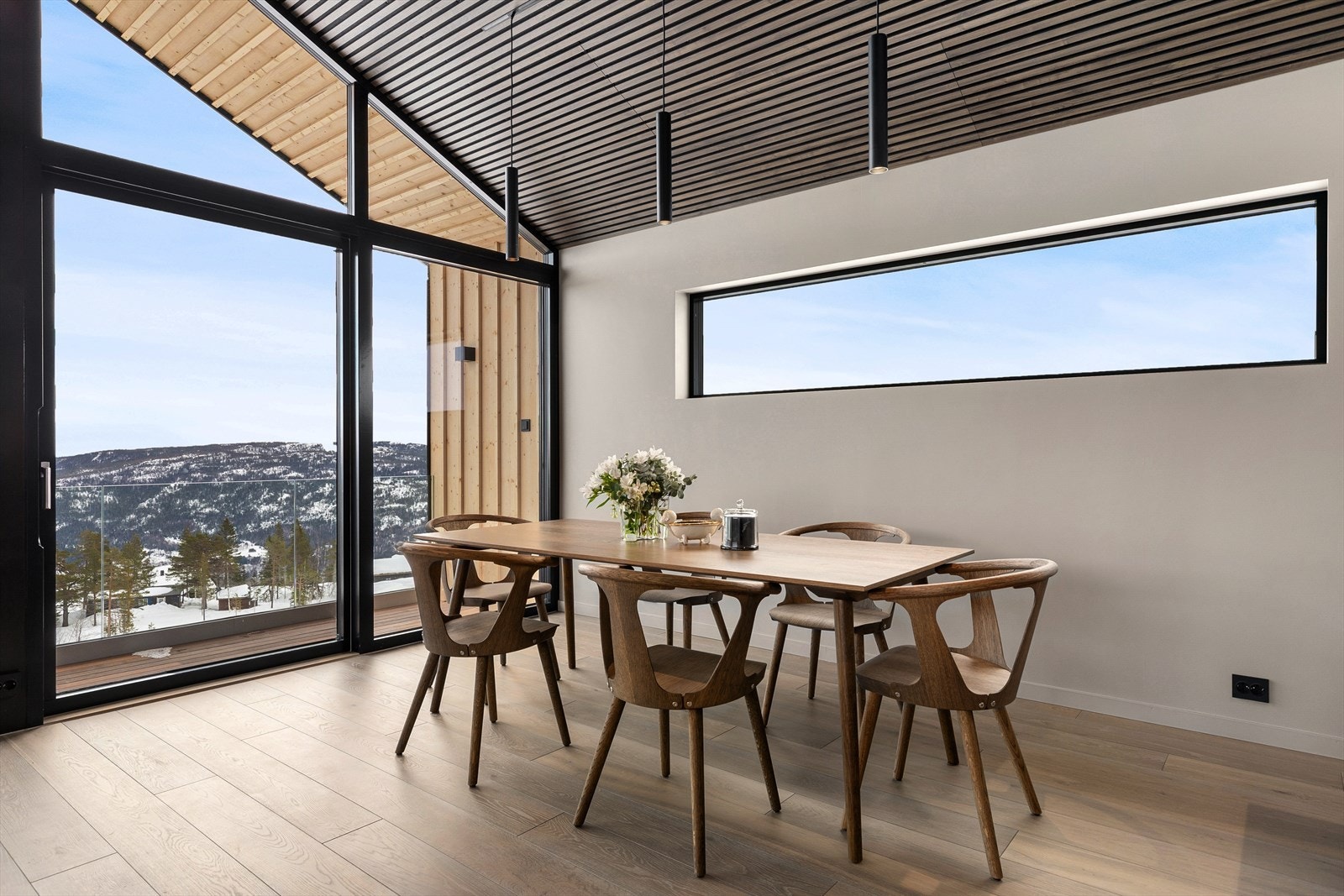 Her har du god plass til en fin spisegruppe. Galleribilde