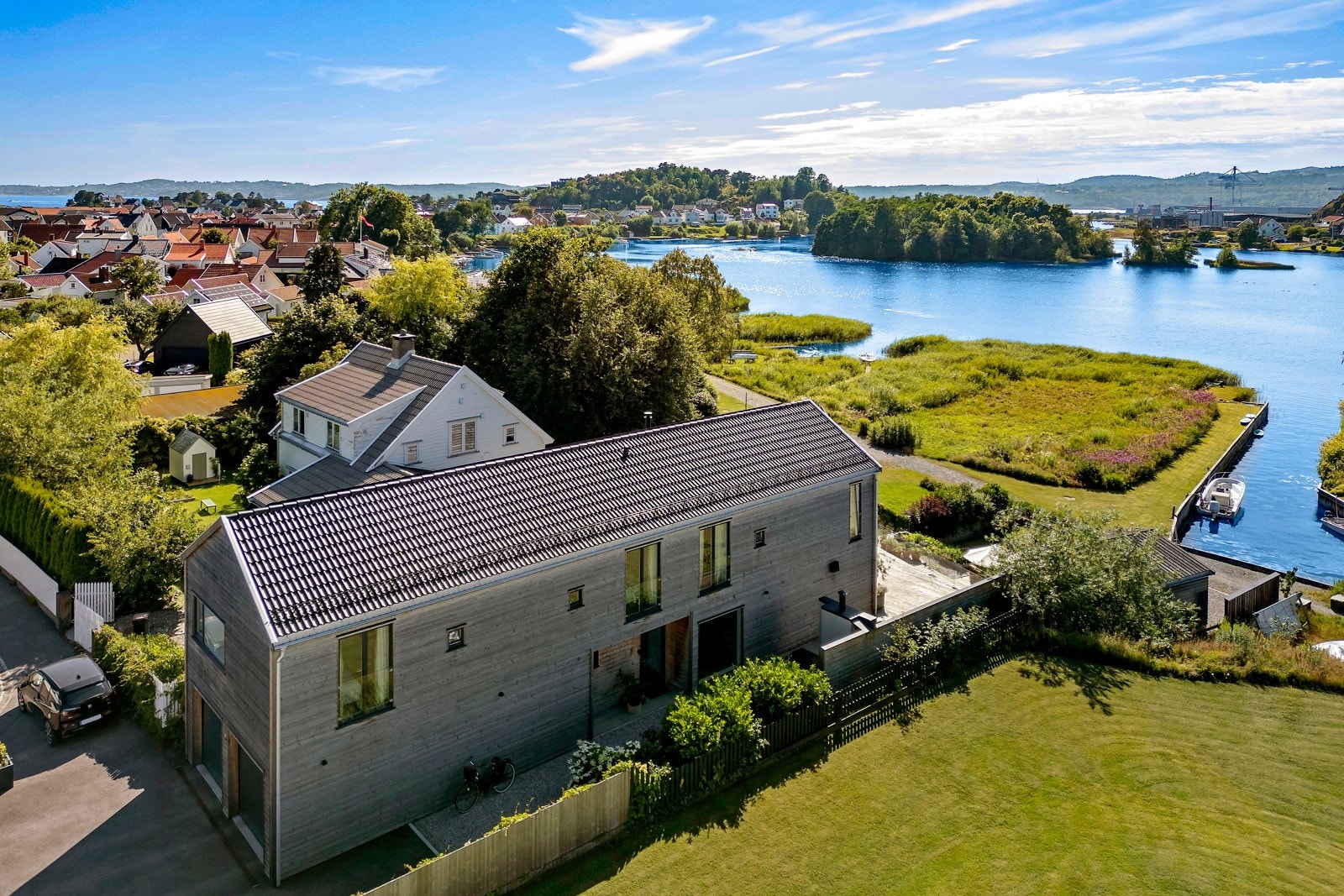 Eiendommen sett fra nord Galleribilde
