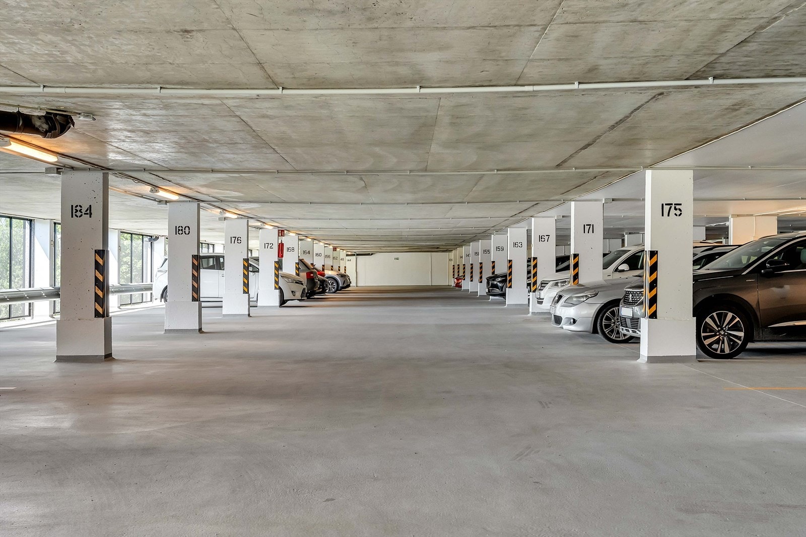 Garasjeplass medfølger. Galleribilde