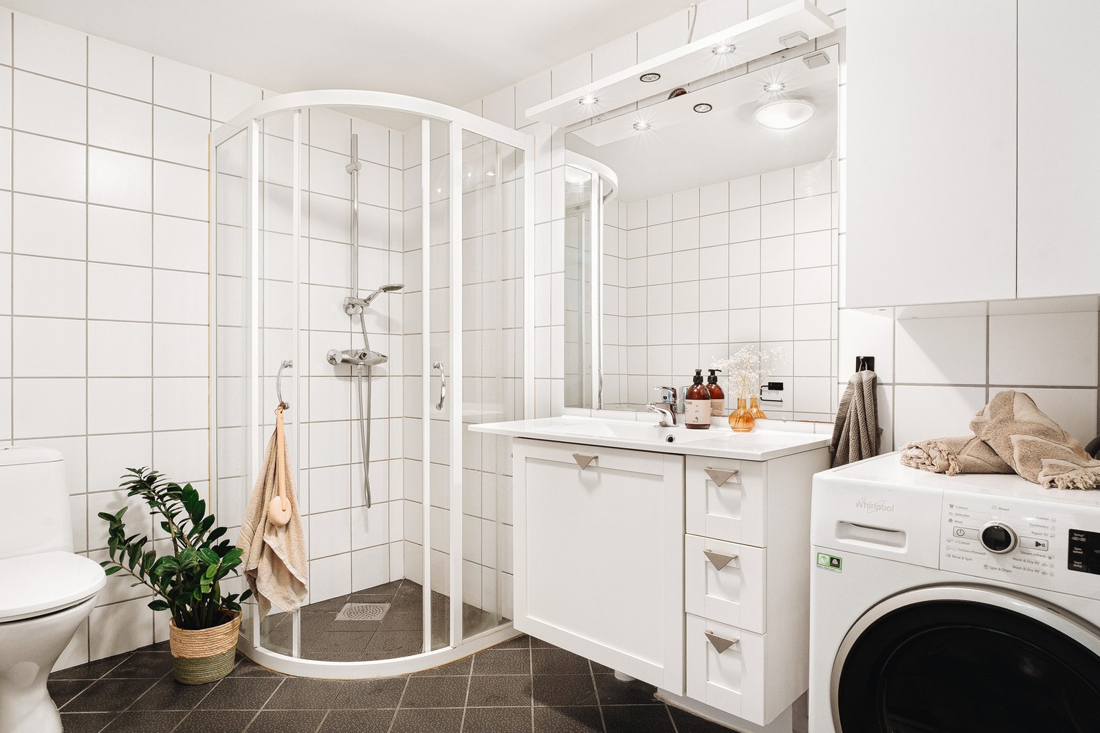 Flislagt bad med varme i gulv Galleribilde