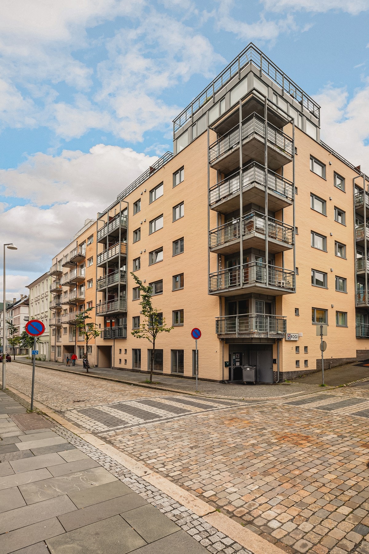 Leiligheten ligger fint til i byggets 4. etasje Galleribilde