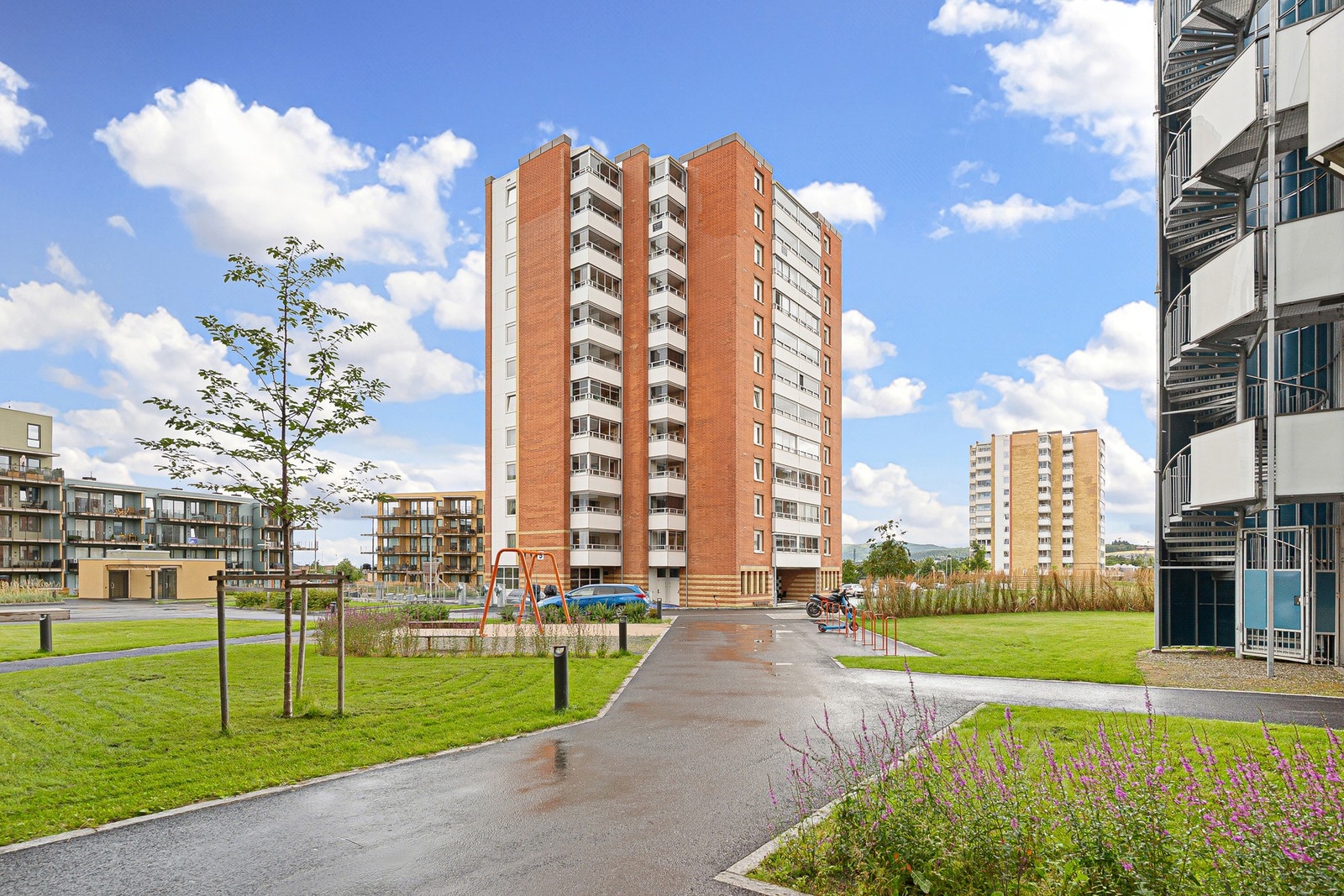 Det er etablert flotte grøntområder rundt blokkene. Galleribilde