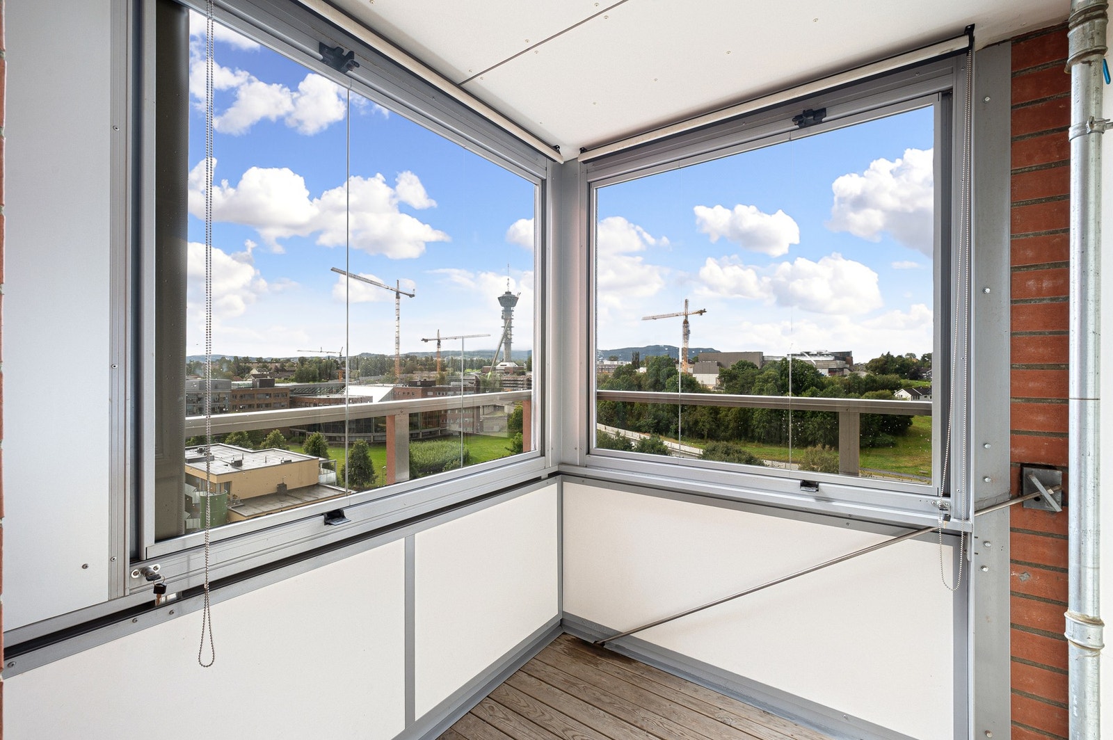 Leiligheten har en ekstra innglasset balkong på 3,9 kvm. Galleribilde