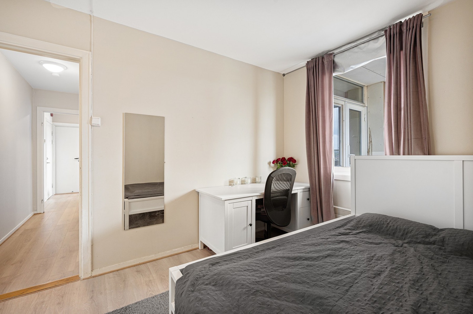 Leiligheten har gjennomgående behagelige og nøytrale fargevalg på vegger. Galleribilde