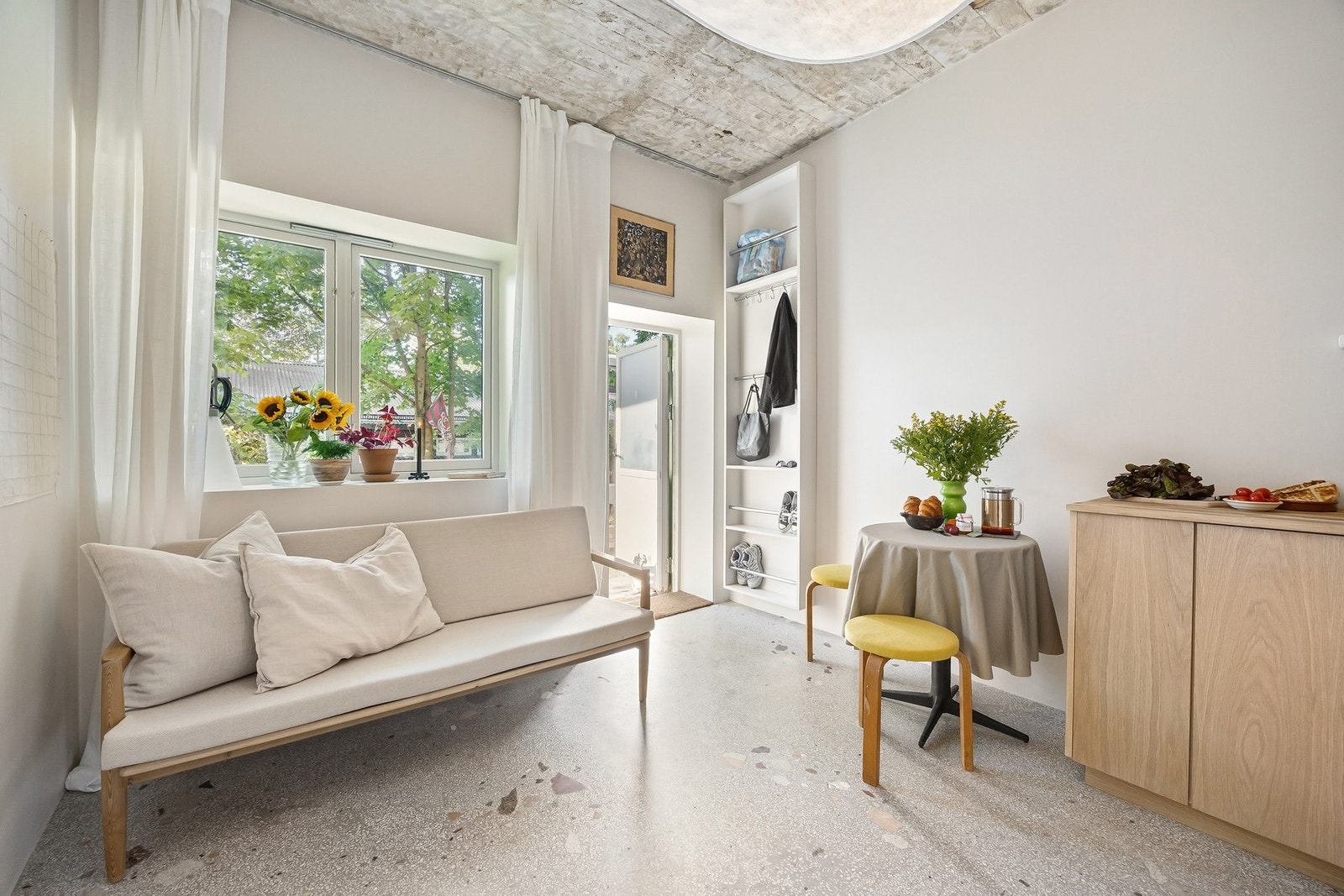 Den gode takhøyden på 2,9 meter sørger for en luftig atmosfære og god romfølelse. Galleribilde