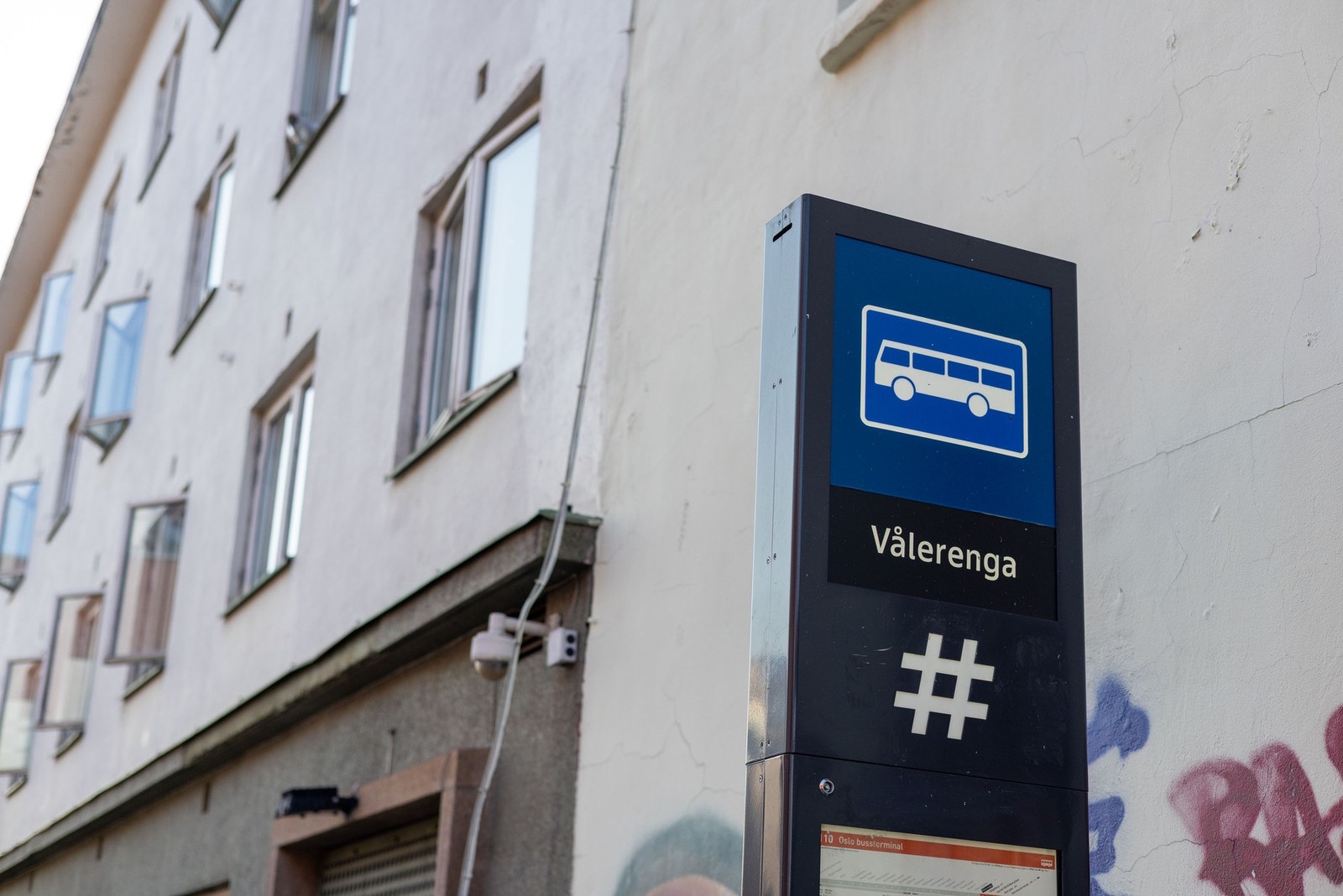 Vålerenga busstopp ligger rett utenfor bygningen og tar deg til sentrum på kun få minutter! Galleribilde