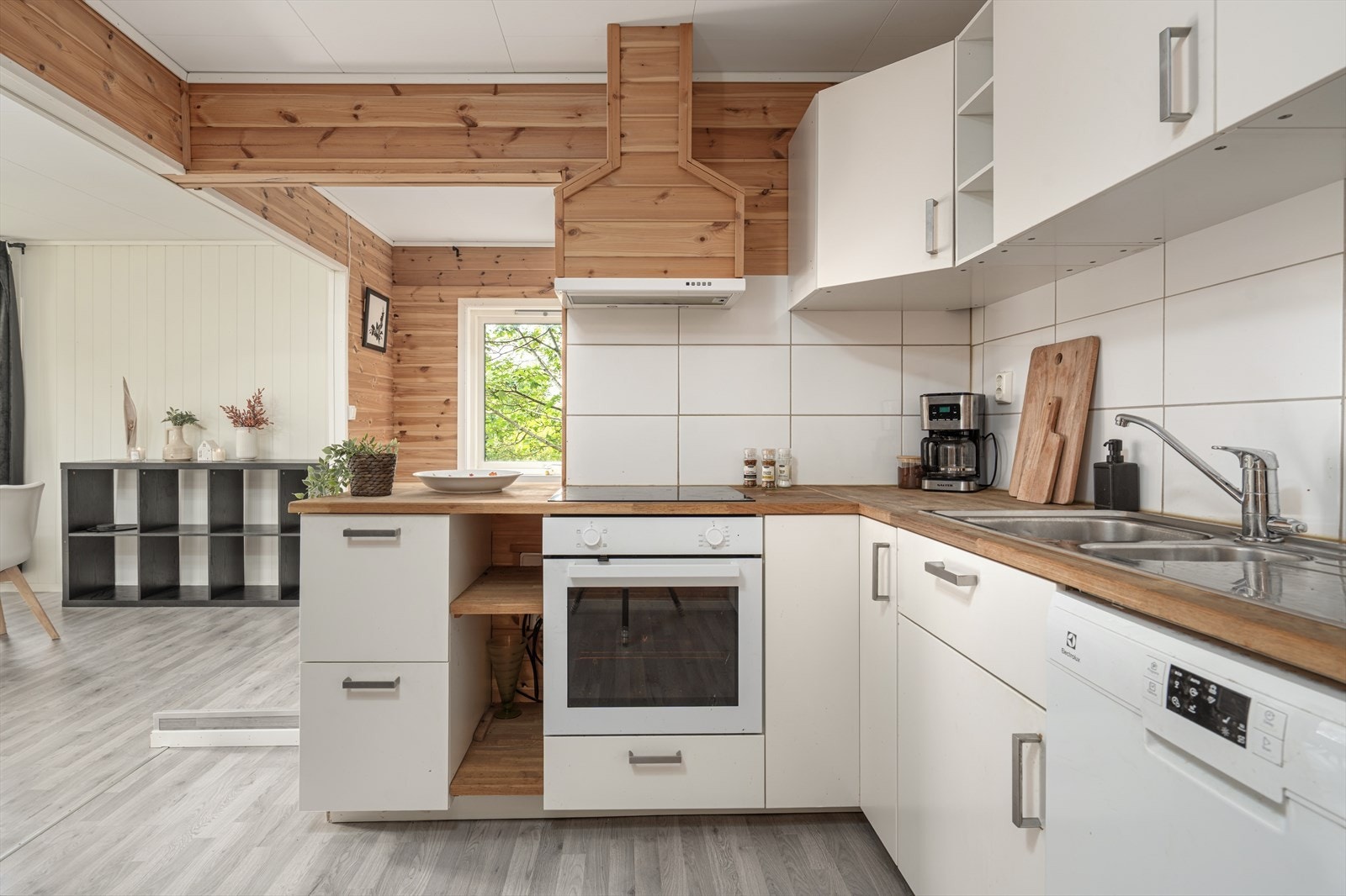 Kjøkkenventilator med avtrekk ut. Galleribilde