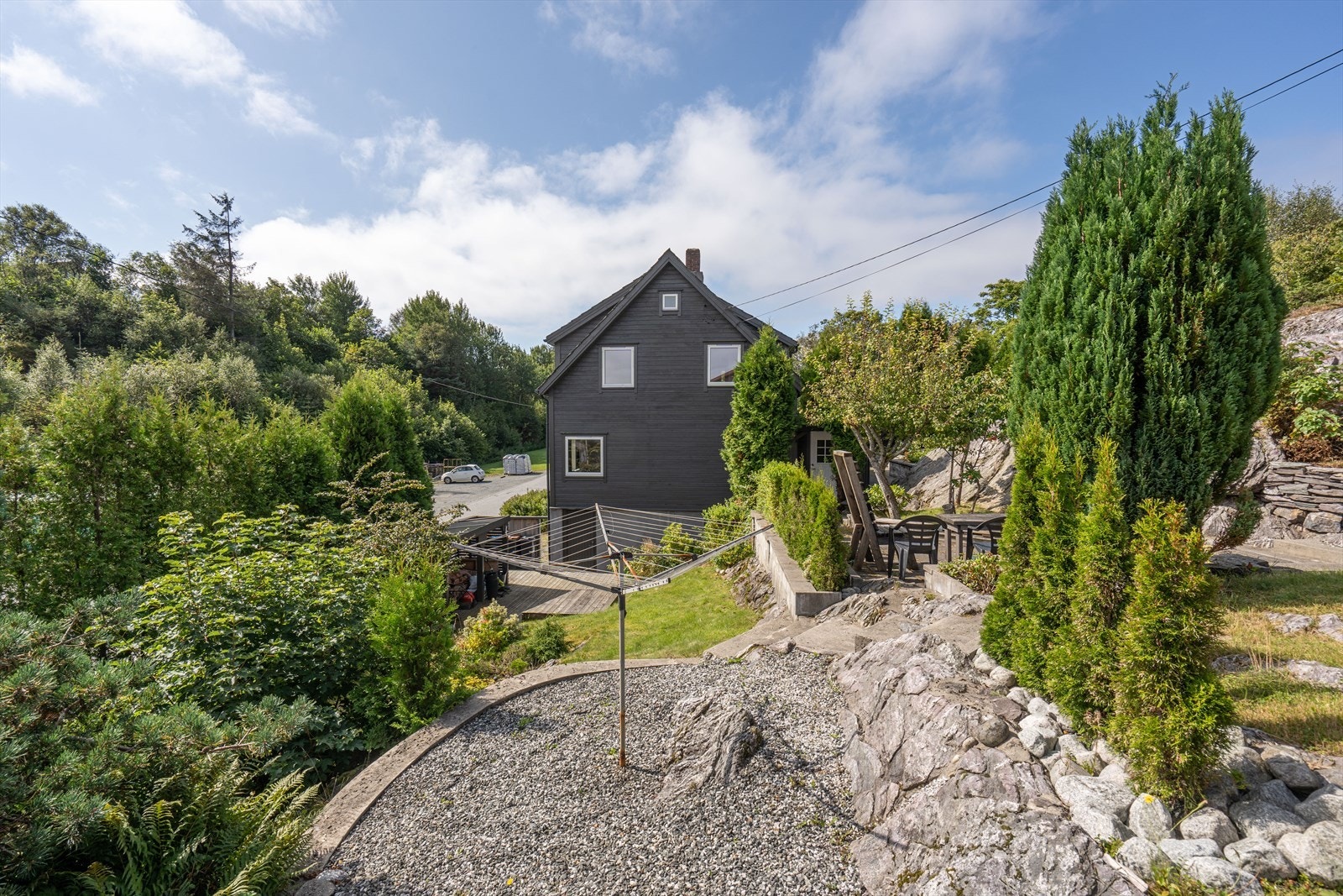 Pent opparbeidet tomt med solrike, skjermede soner. Galleribilde