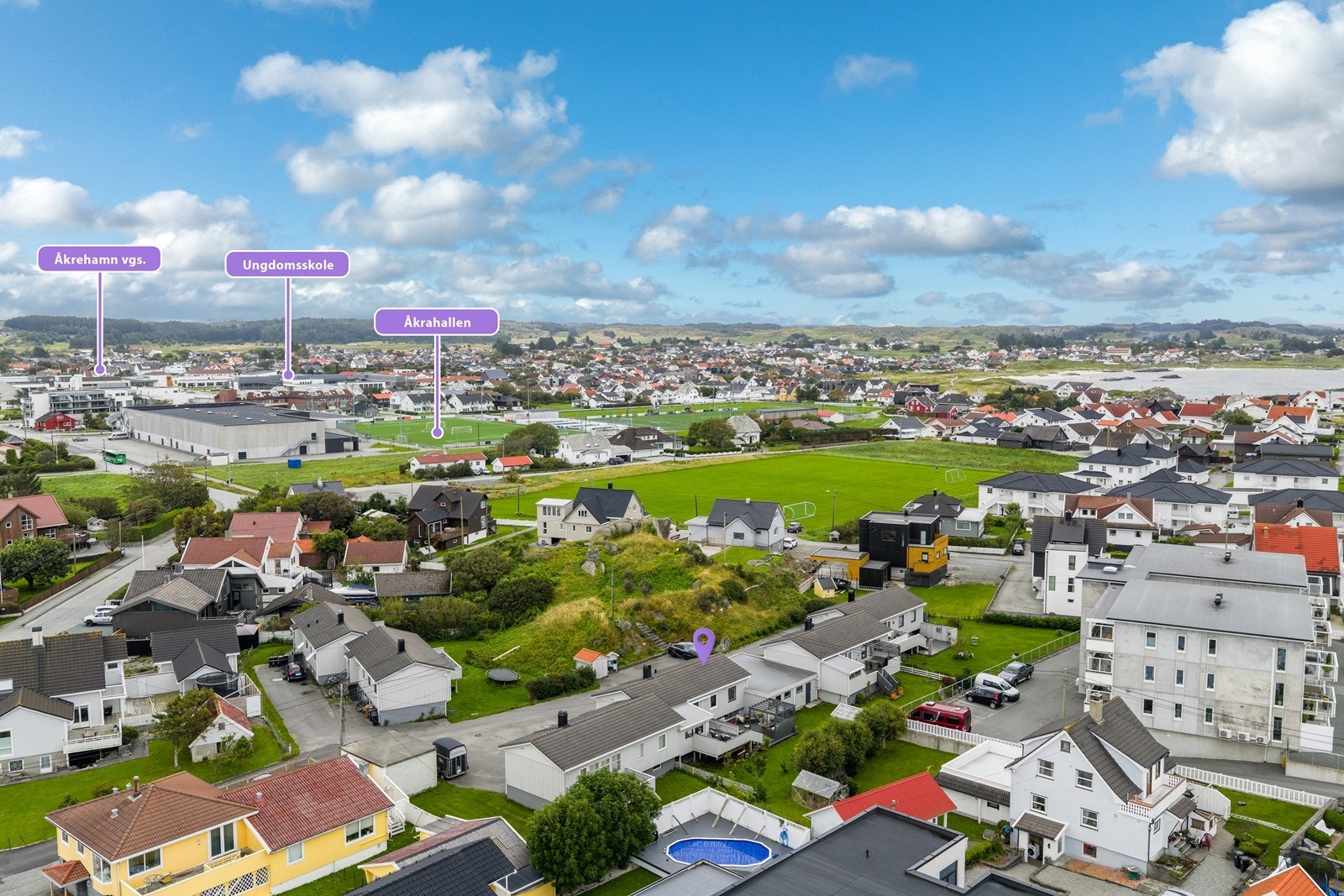 Svært sentral beliggenhet med kort avstand til alle fasiliteter man trenger i hverdagen. Galleribilde