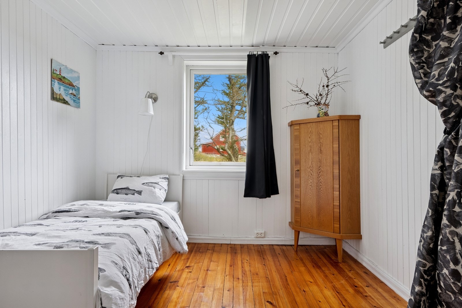 Hytta har fire gode soverom. Dette ligger i 1. etasje Galleribilde