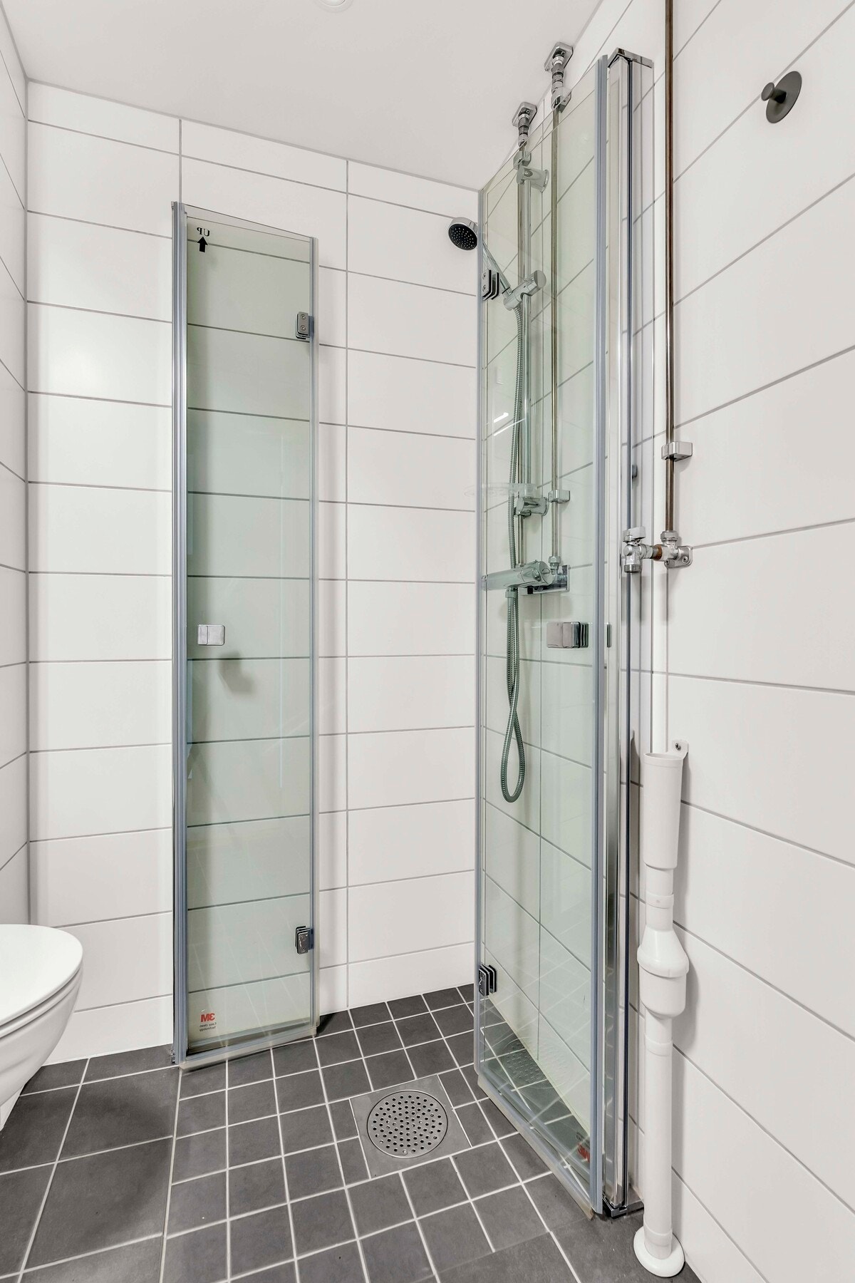 Romslig dusjnisje Galleribilde