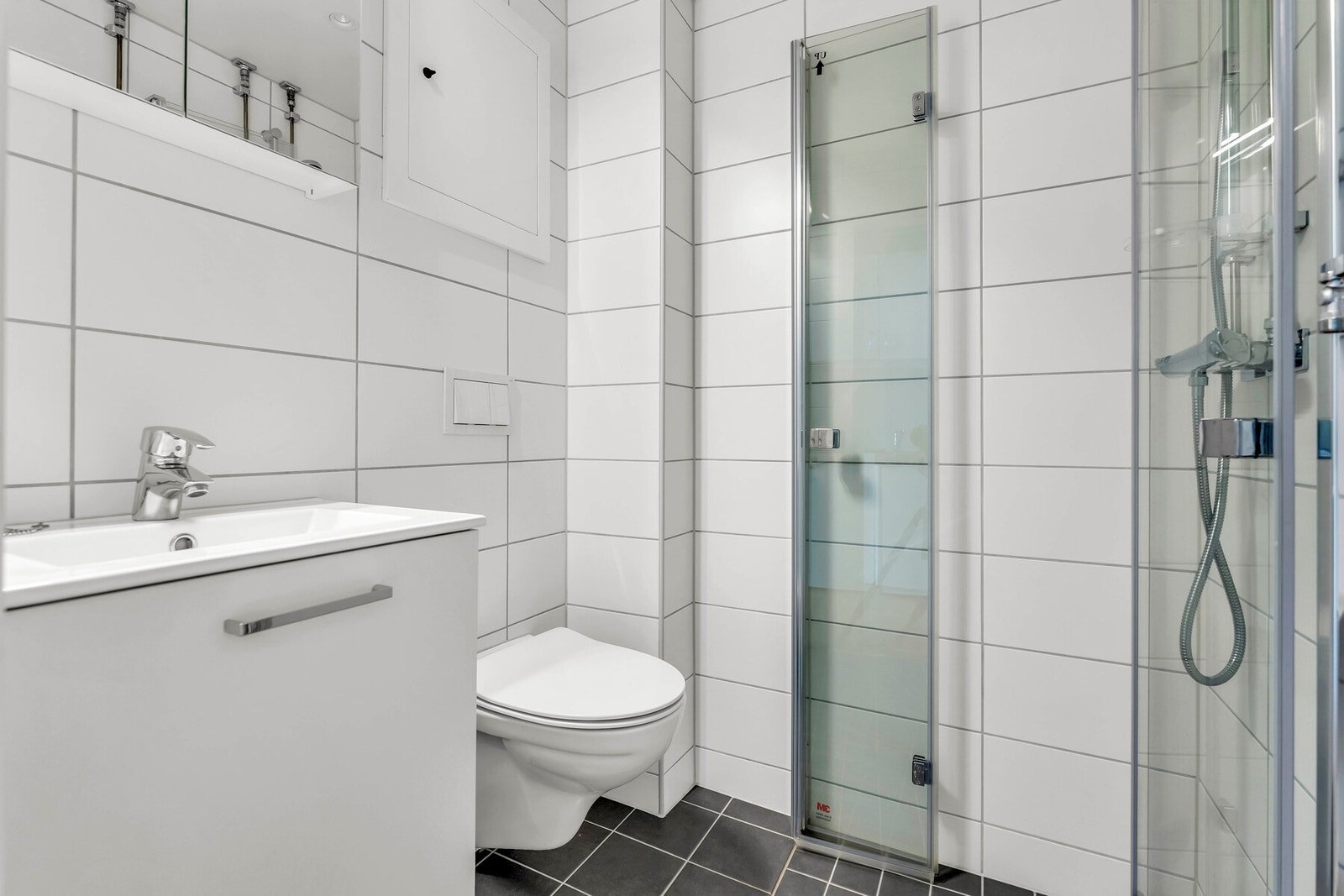 Pent og moderne baderom som ble pusset opp i regi av borettslaget i 202| Galleribilde