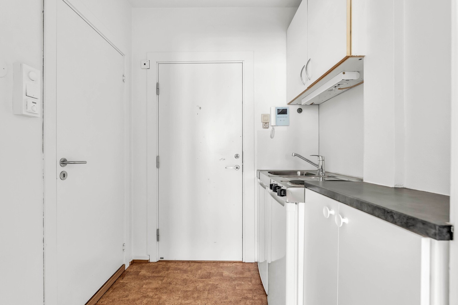 Fra entrèen har man videre tilgang til baderommet Galleribilde