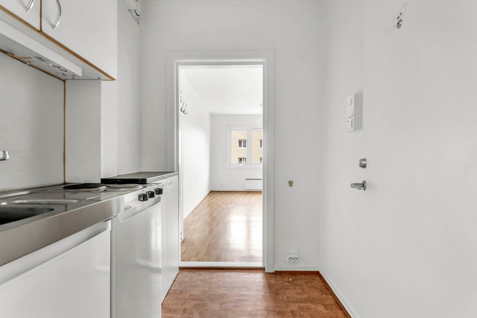 Entrè med hybelkjøkken Galleribilde