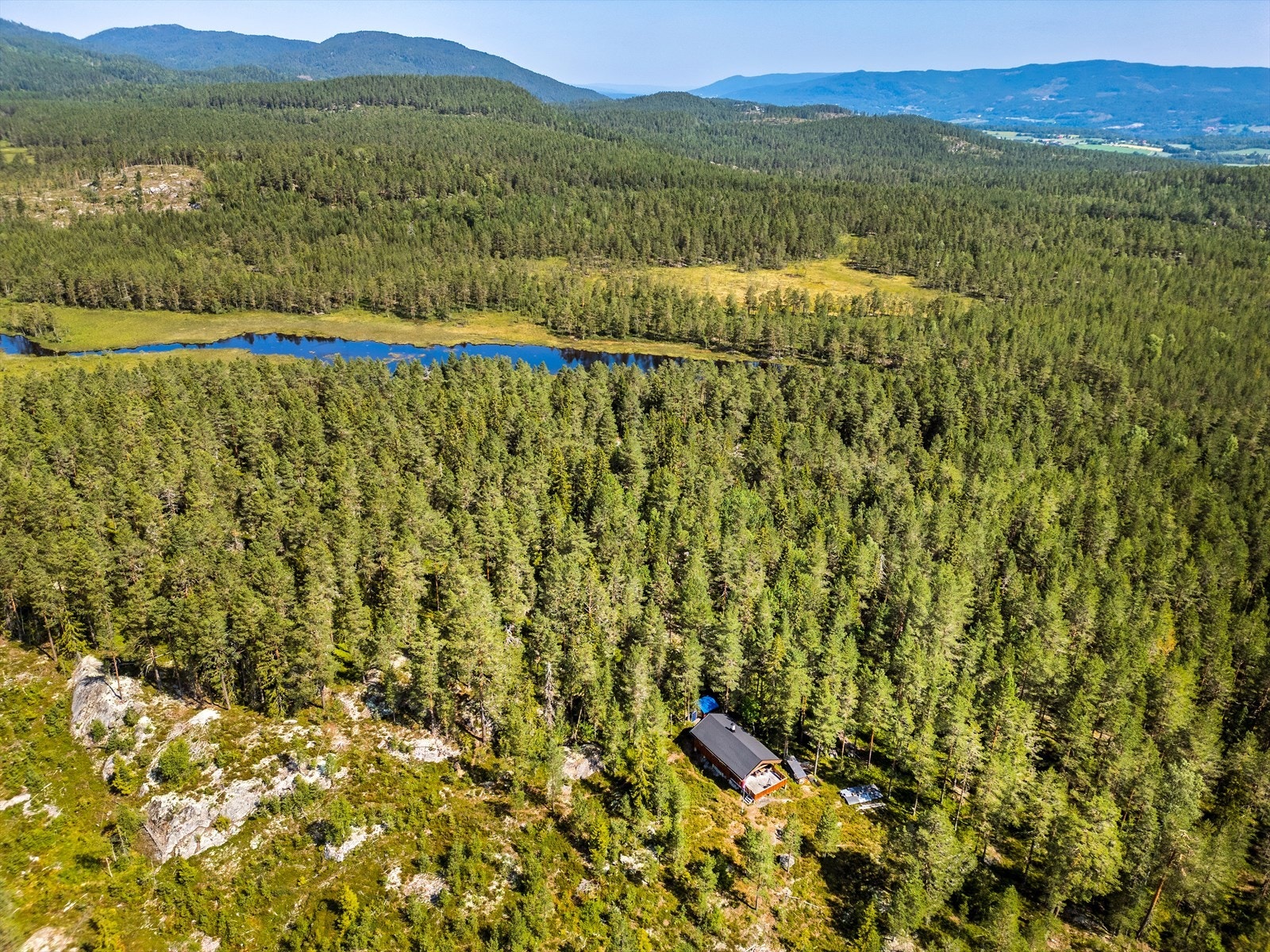 Vinterstid prepareres det oppkjørte skiløyper i området, med tilknytning til et godt løypenett som gir fine forhold for langrennsturer i stille natur. Galleribilde