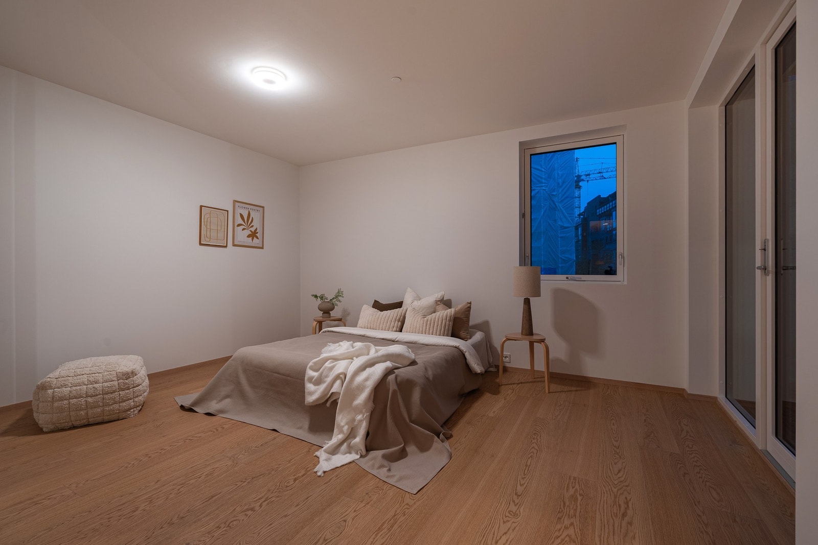 Hovedsoverom har inngang til eget bad og egen innglasset balkong Galleribilde