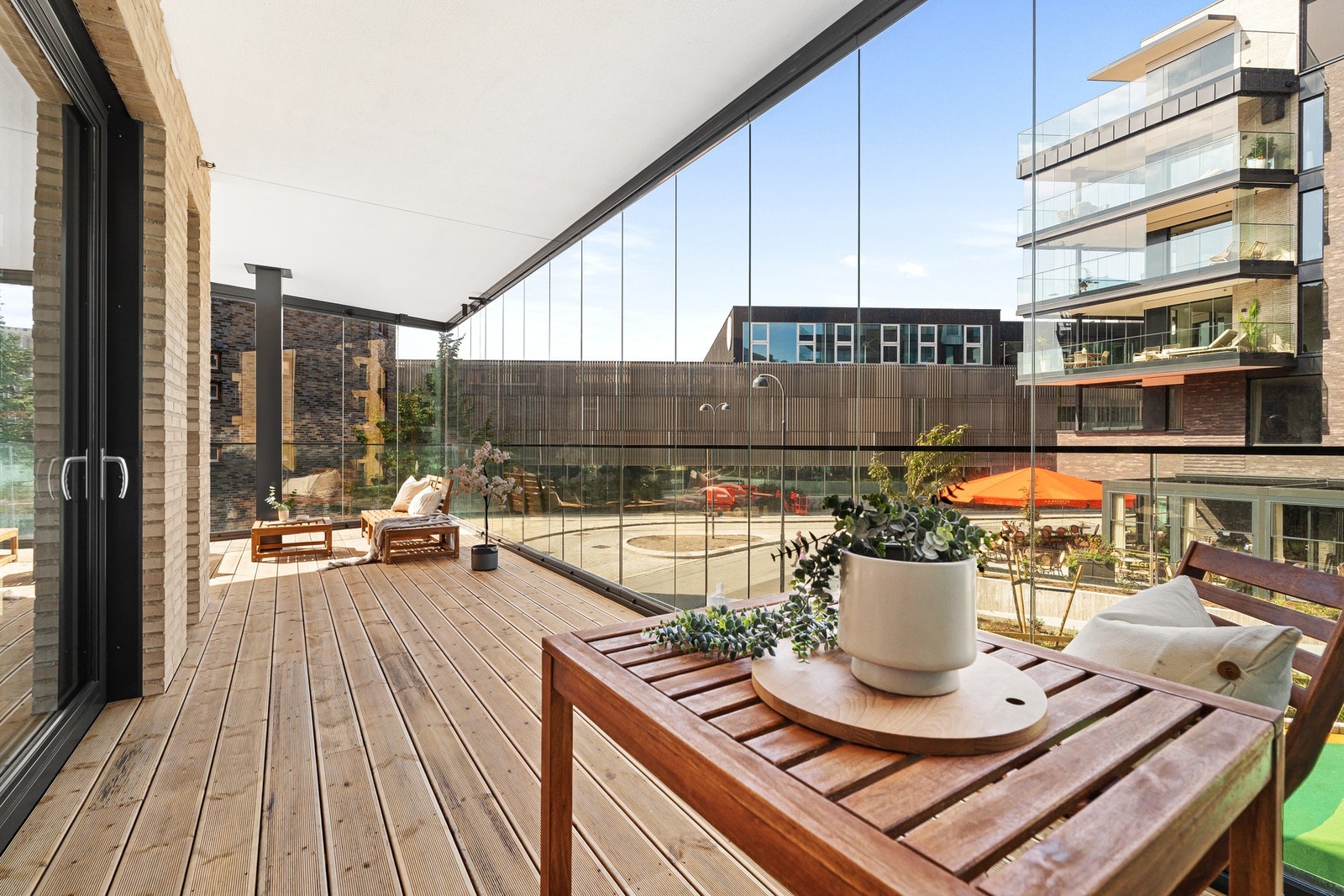 Meget stor innglasset balkong Galleribilde