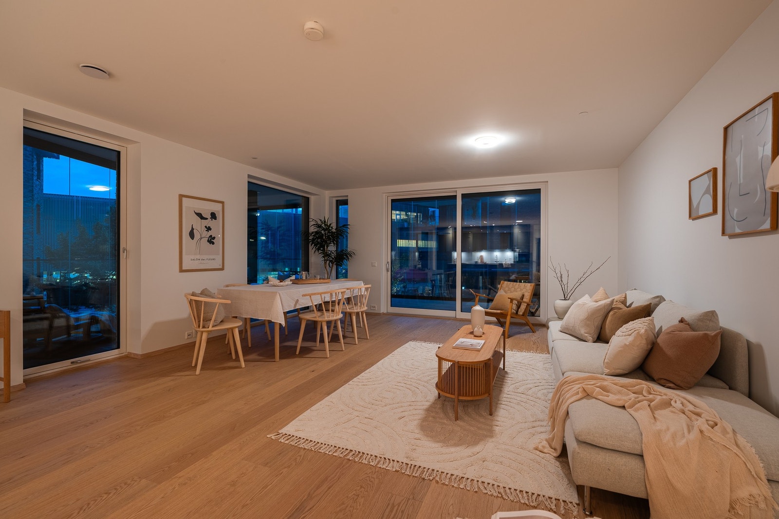 Utgang til balkong fra stuen Galleribilde