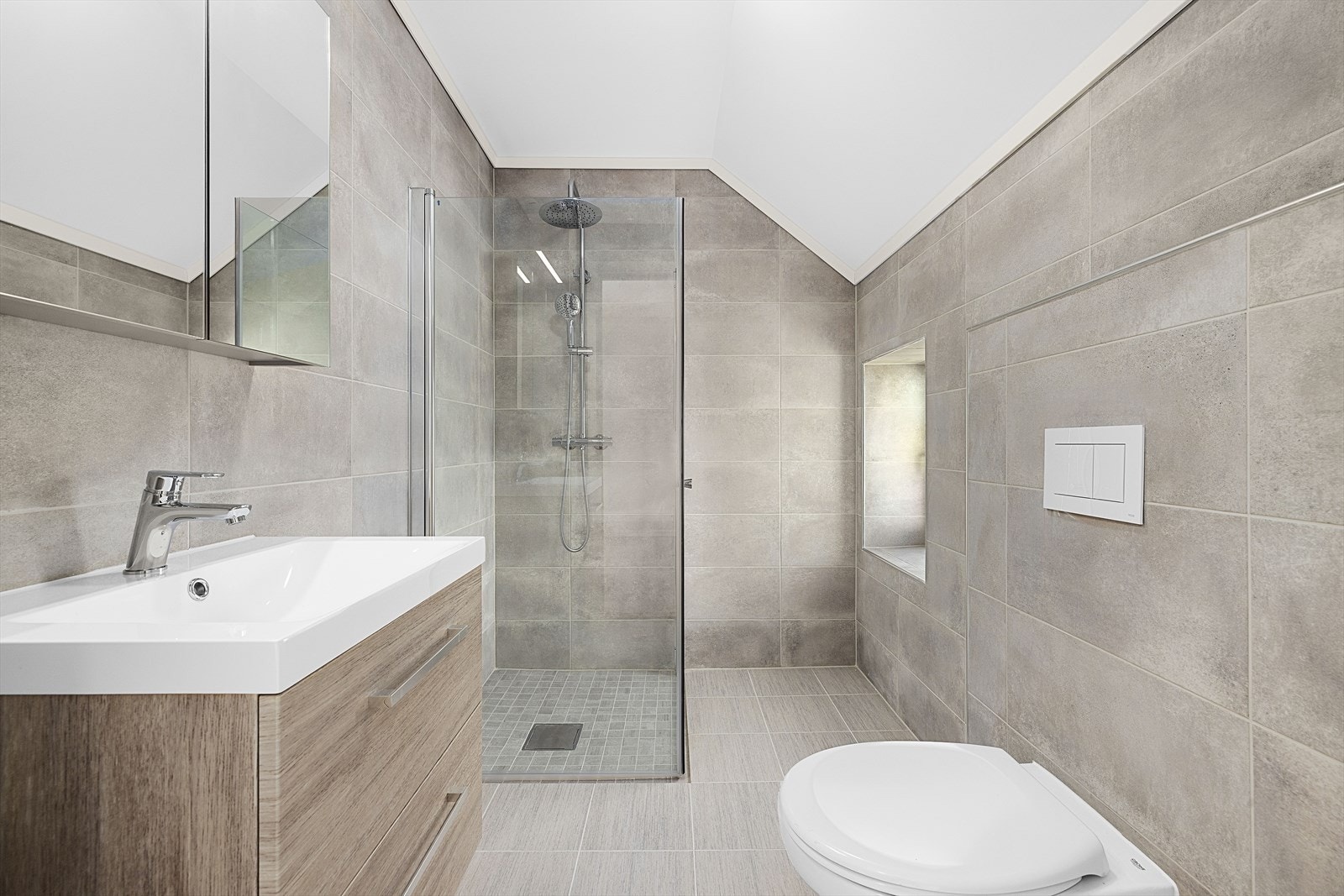 Det er 2 delikate baderom i denne leiligheten Galleribilde