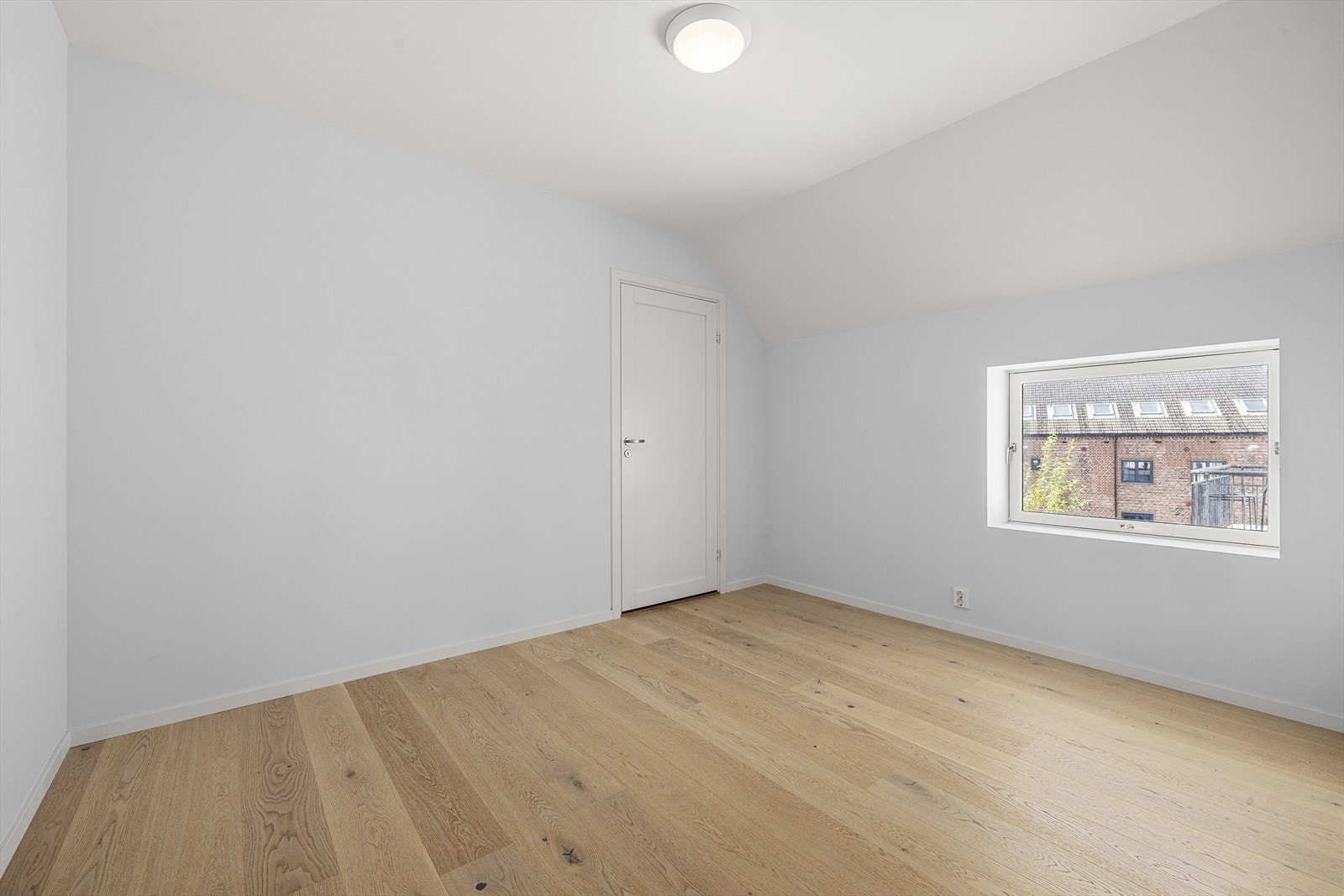 Soverom III har direkte inngang til baderom Galleribilde