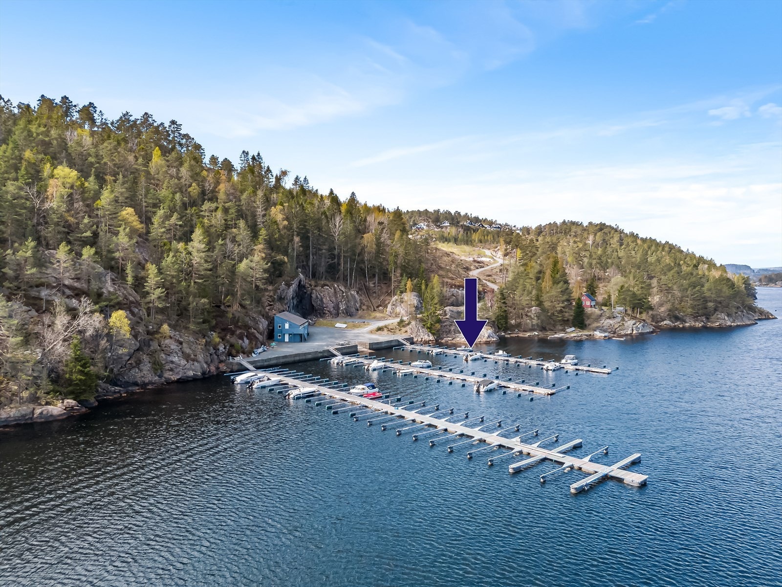 Felles bryggeanlegg, båtplass 16 følger hytta Galleribilde