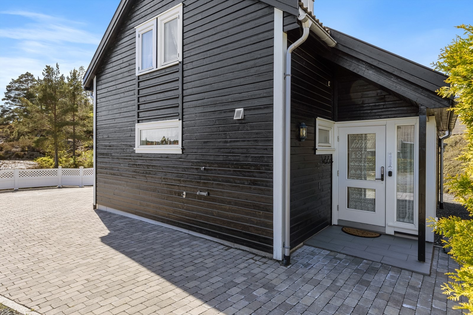 Inngangsparti med overbygd tak Galleribilde