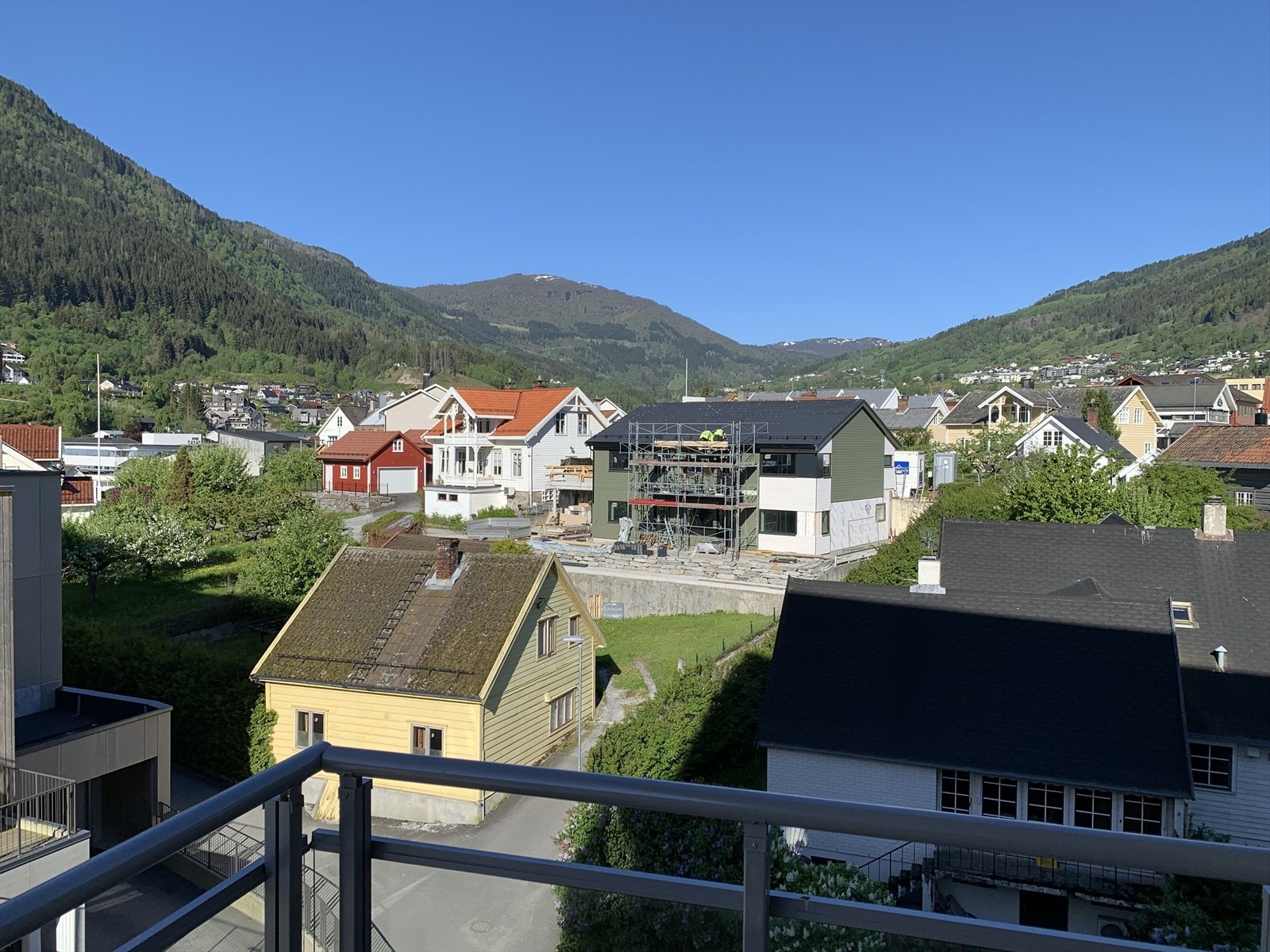Privat bilde teke frå balkongen mot dalen Galleribilde