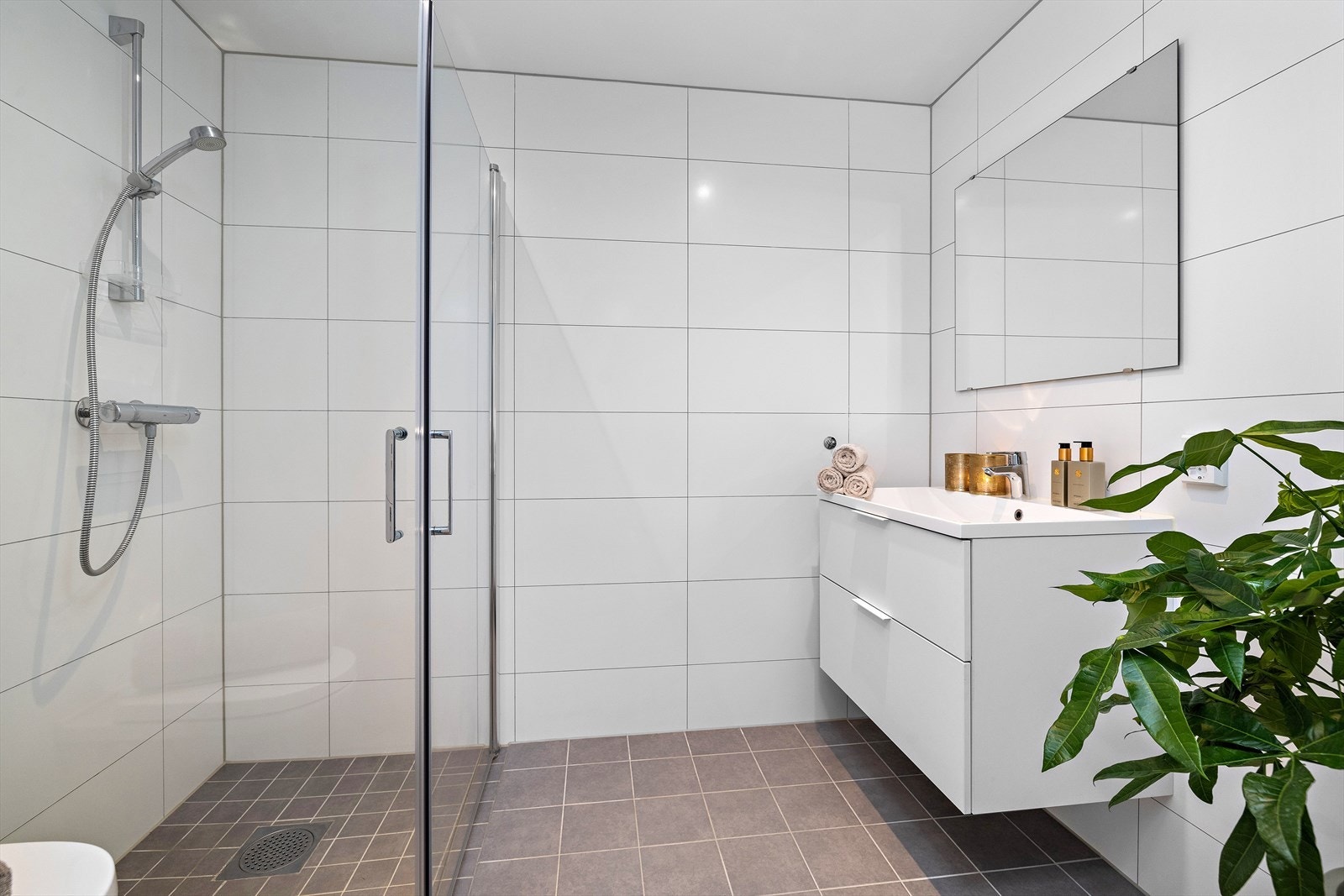 Det er ett stramt og stiltfult bad Galleribilde