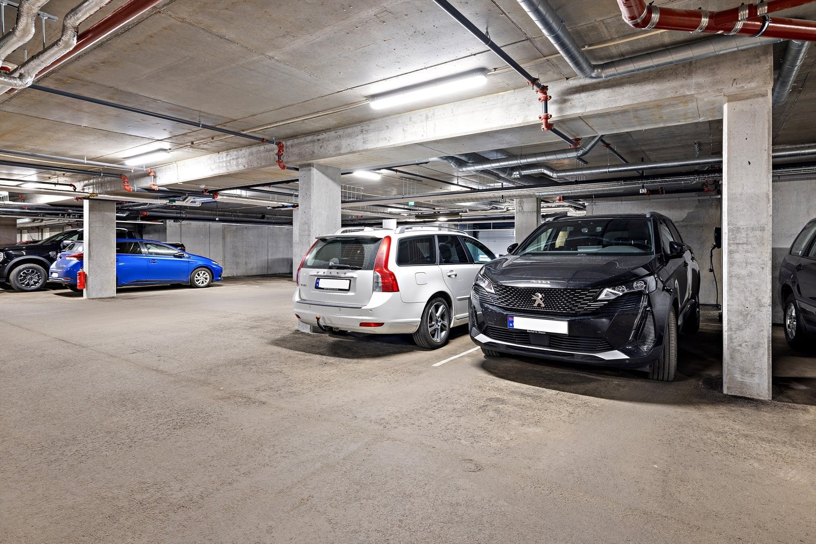 Garasjeplass i parkeringskjeller Galleribilde