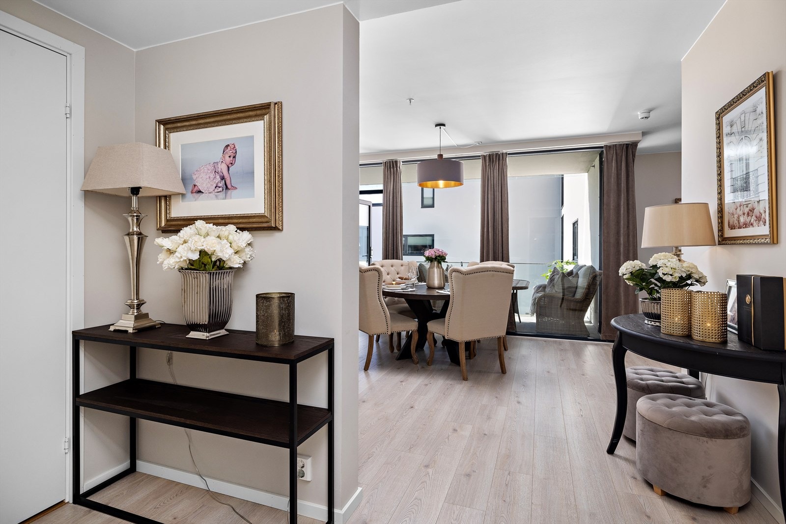 La oss ta en rundtur i denne stilfulle leiligheten Galleribilde