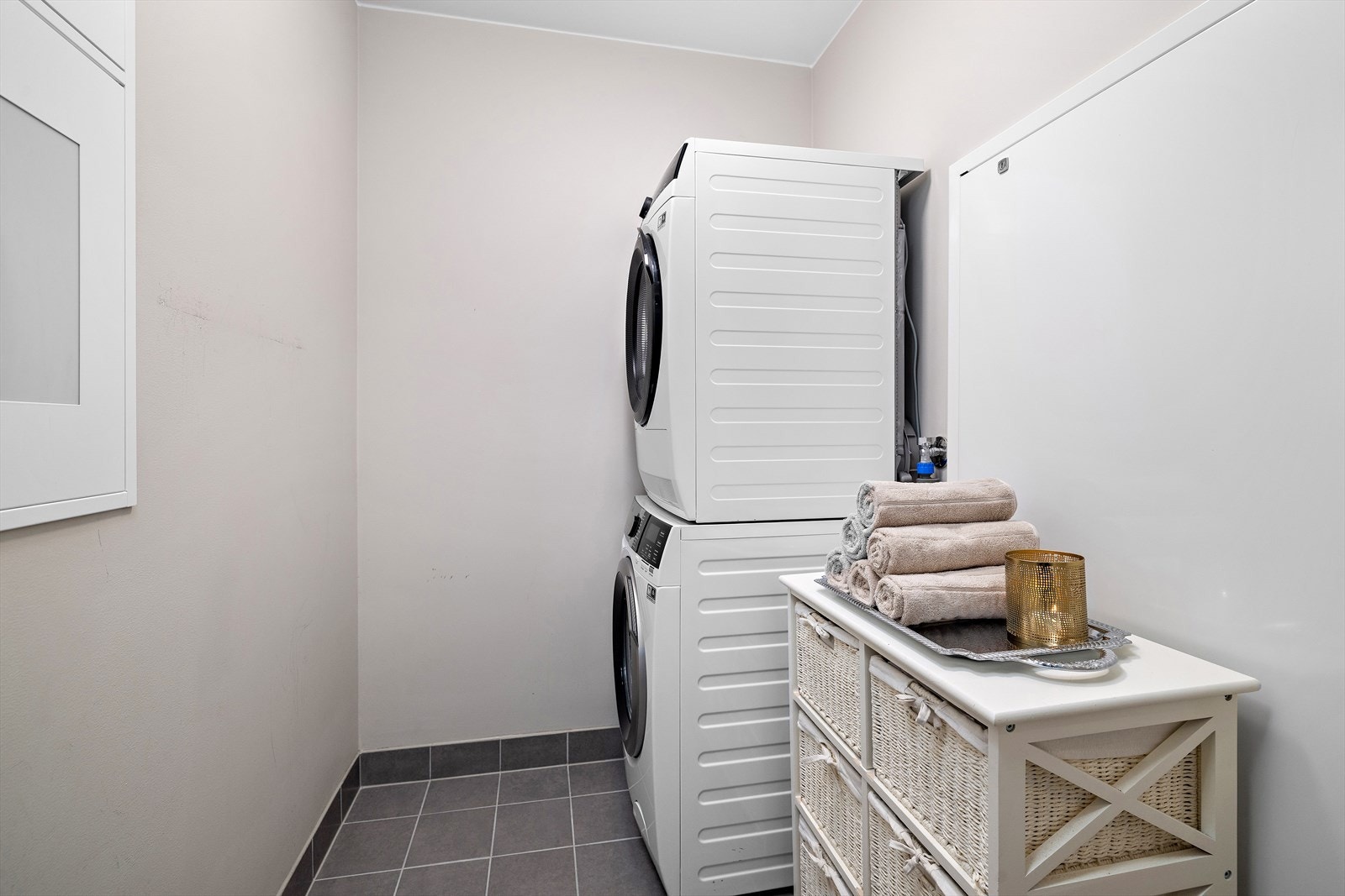 Praktisk med vaskemaskin i eget teknisk rom/bod Galleribilde