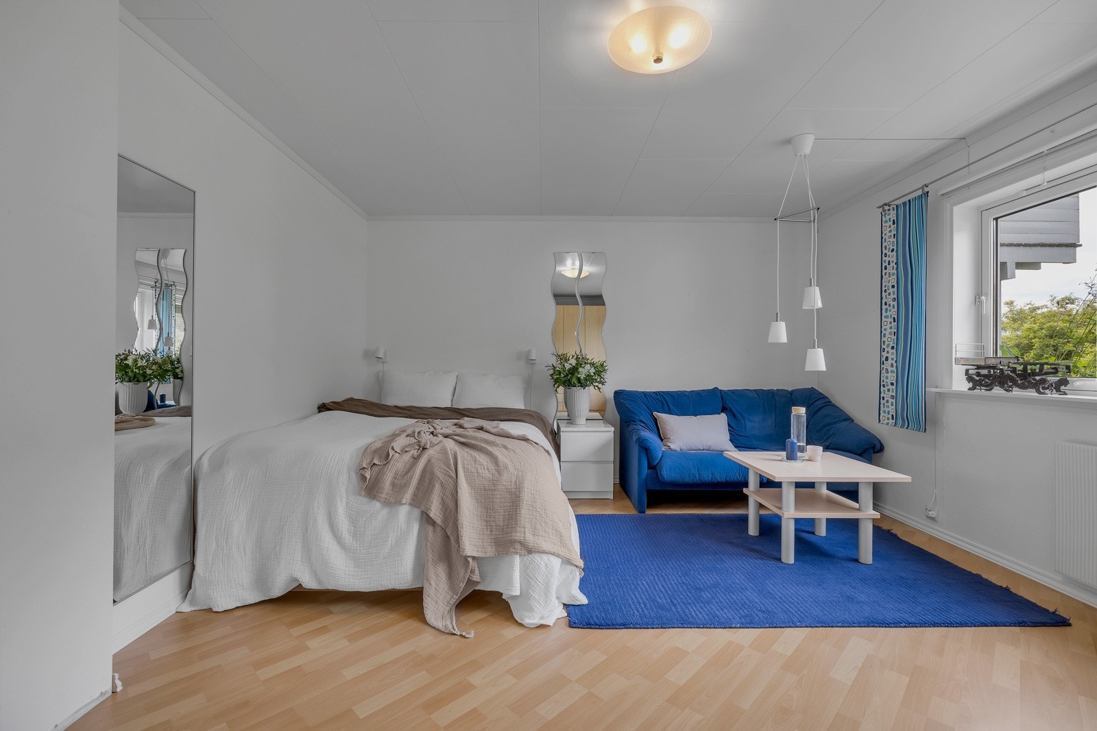 I underetasjen finner du bl.a. 2 svært store soverom på ca. 20m2 Galleribilde