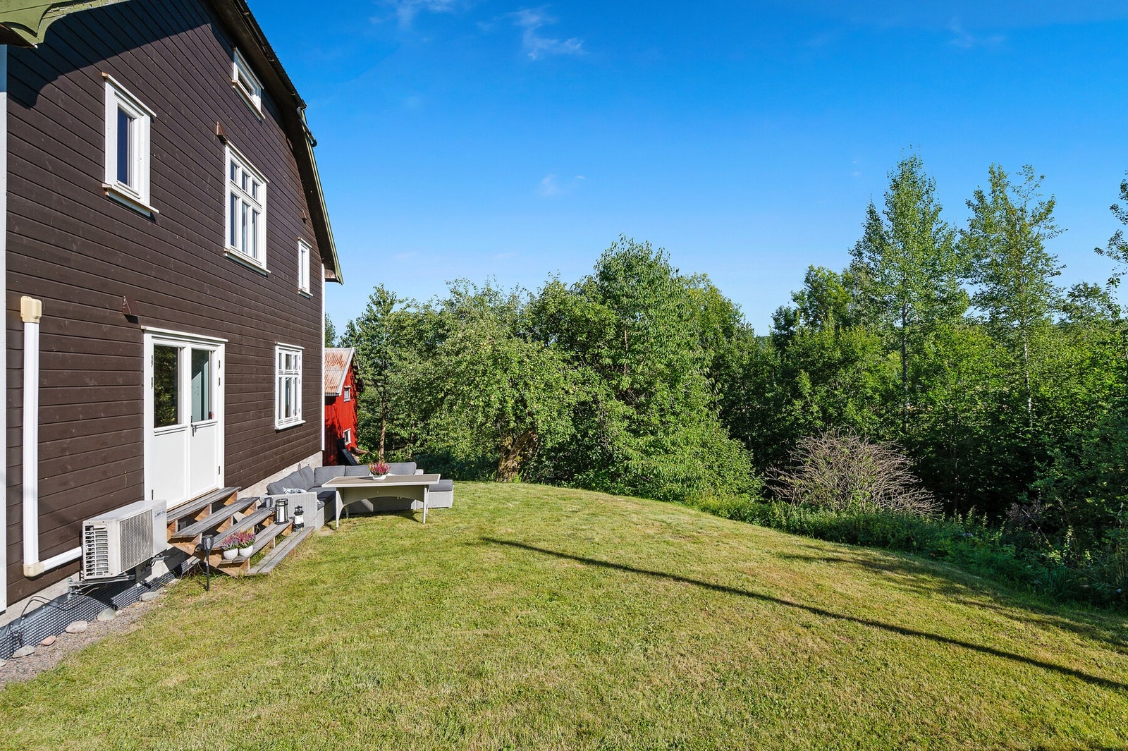 Selger skiftet kledningen på boligen i 2023. Galleribilde