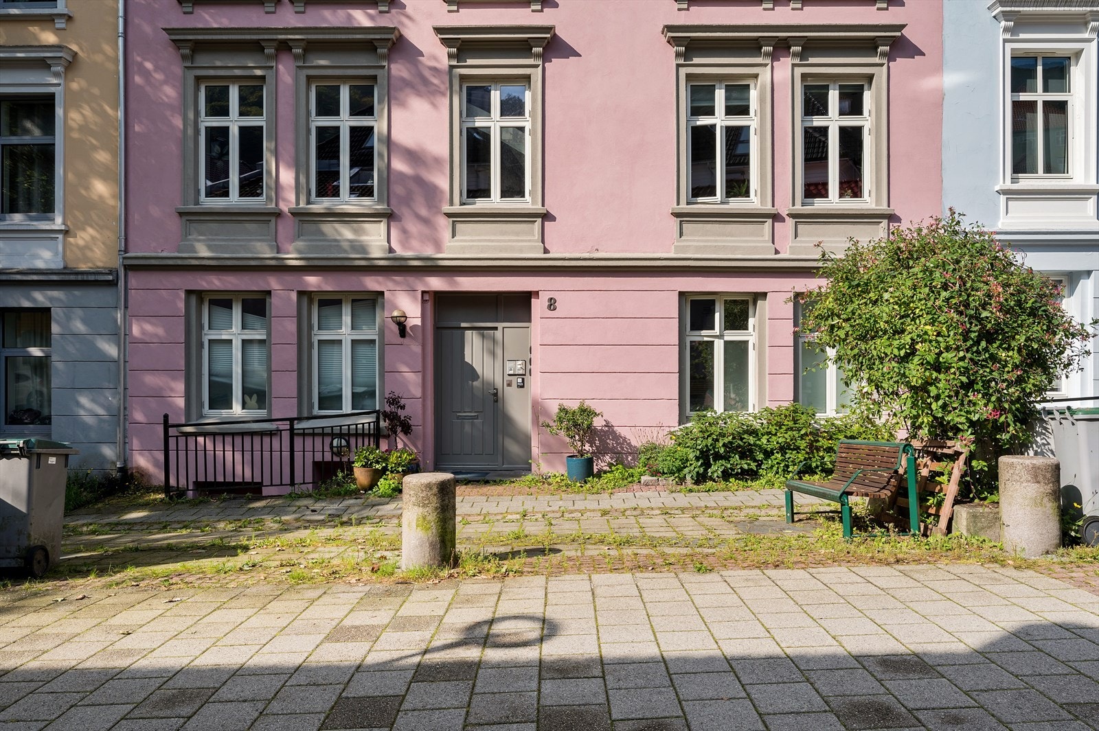 Fasade ble pusset og malt av fagfolk i 2021. Galleribilde