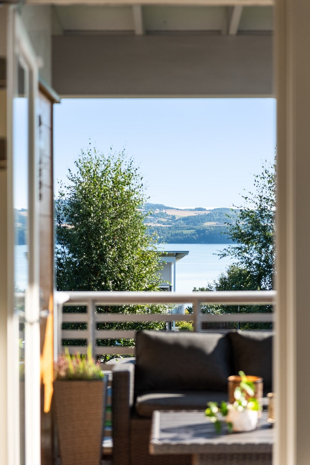 Utsikt til Mjøsa. Galleribilde