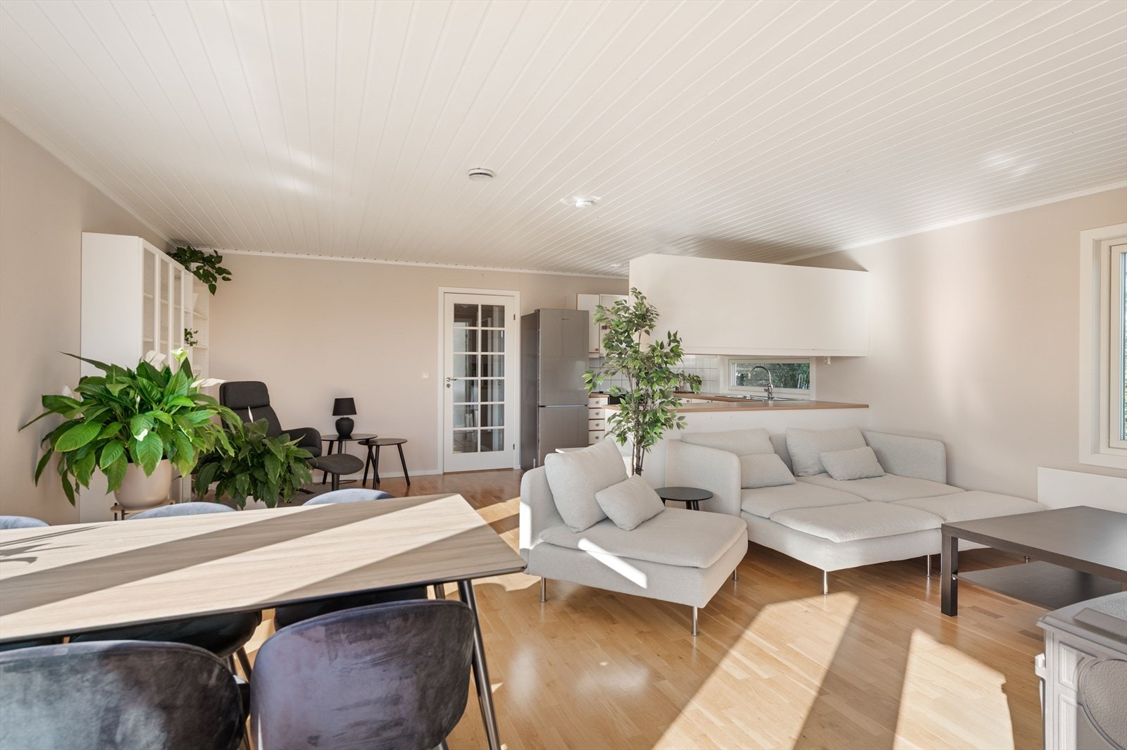 God plass til det du måtte ønske av møbelgrupper, enkelt å dele inn i soner. Galleribilde