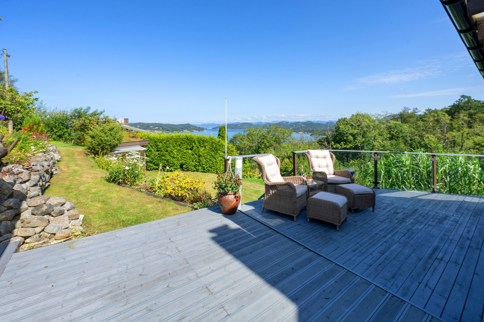 Flere solrike uteplasser Galleribilde